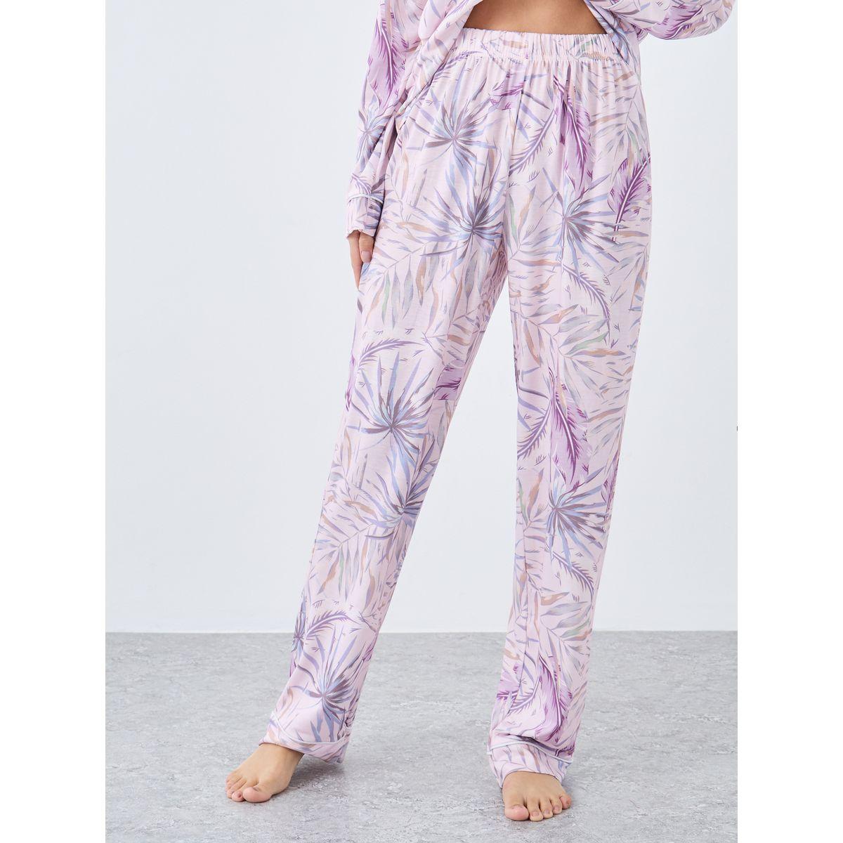 طقم من بنطال بيجاما وتيشيرت بتفاصيل أزرار-women-clothing-nightwear-pyjamas-longsets-image-5