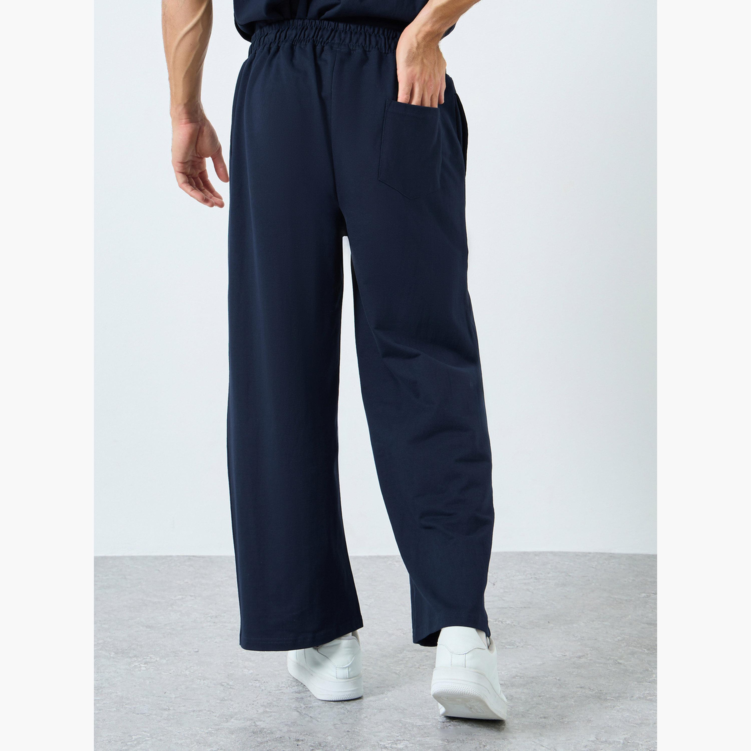 ستايلي - بنطال رياضي واسع الساق بطبعة نجوم لون أزرق داكن-men-clothing-bottoms-joggers-image-3