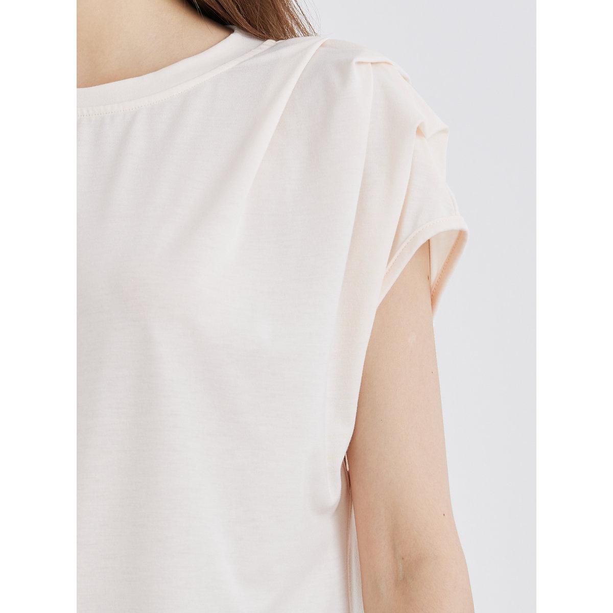تيشيرت بقصة عادية وتفاصيل كسرات على الأكتاف-women-clothing-tshirts-image-3