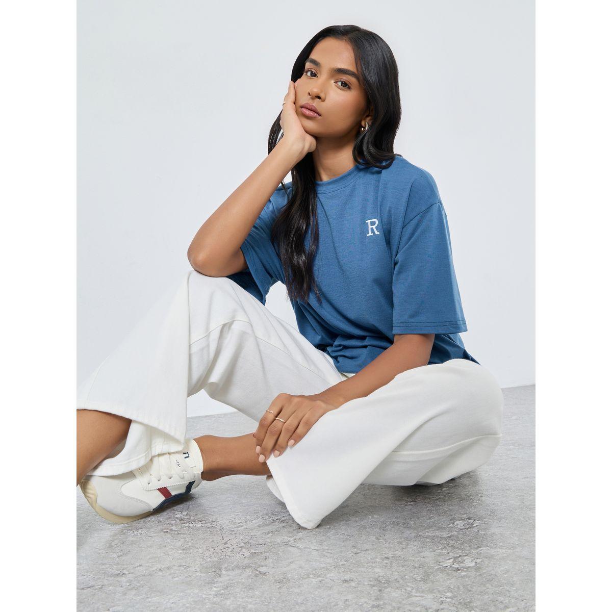 تيشيرت بقصة مريحة وتفاصيل مُطرزة-women-clothing-tshirts-image-1