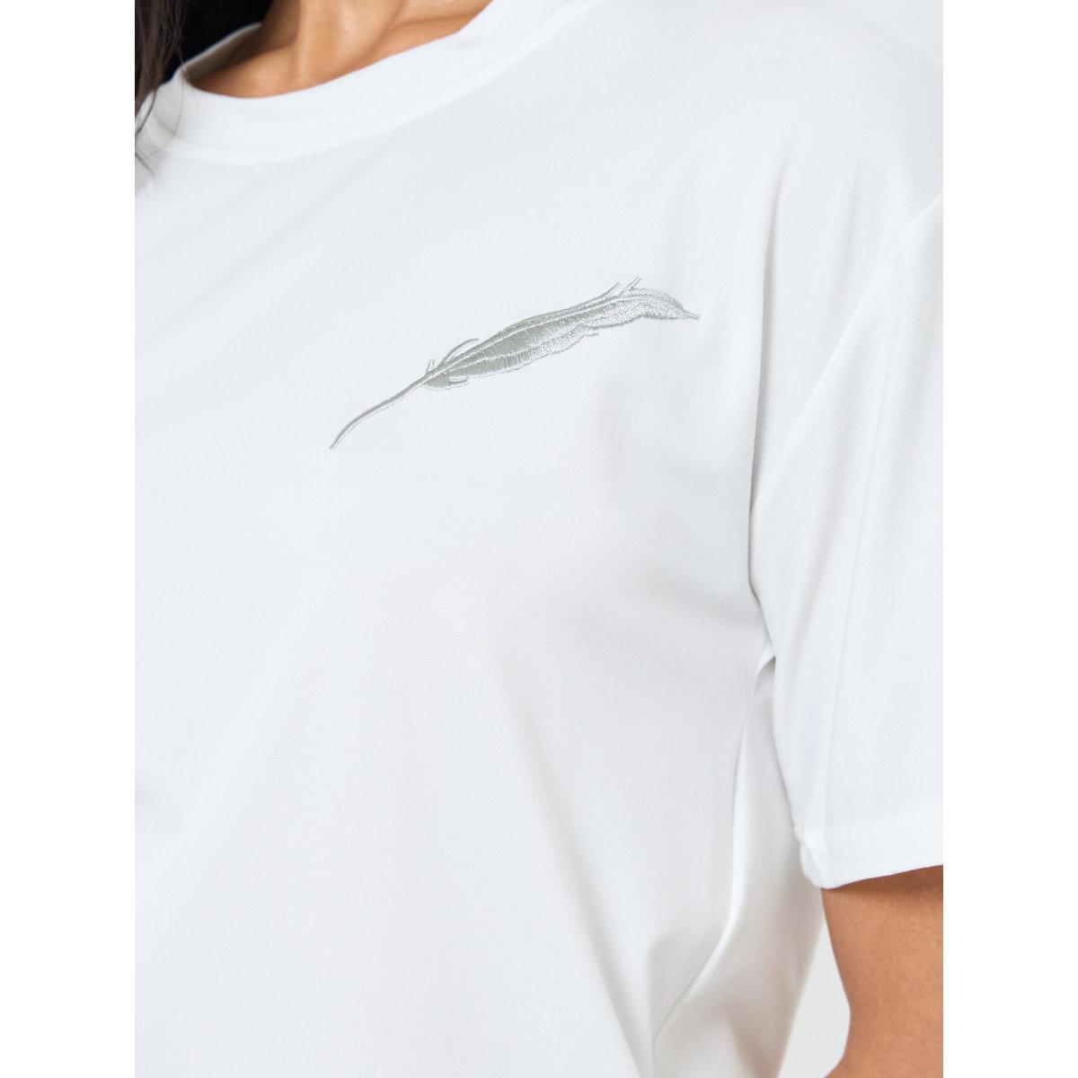 تيشيرت بقصة عادية بتفاصيل مُطرزة-women-clothing-tshirts-image-3