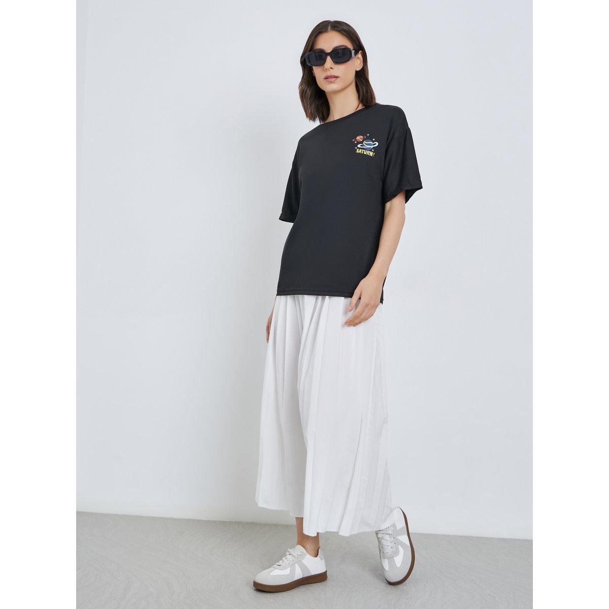 تيشيرت بقصة عادية وطبعة جرافيك-women-clothing-tshirts-image-2