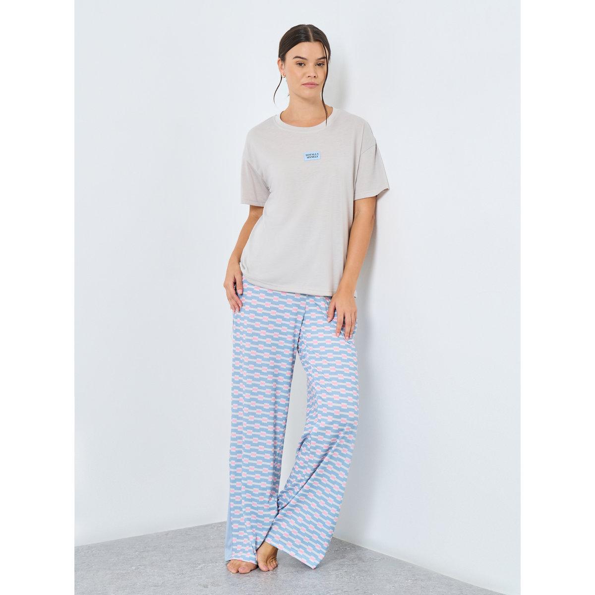 طقم من بنطال بيجاما وتيشيرت بتفاصيل أكتاف مُنخفضة-women-clothing-nightwear-pyjamas-longsets-image-1