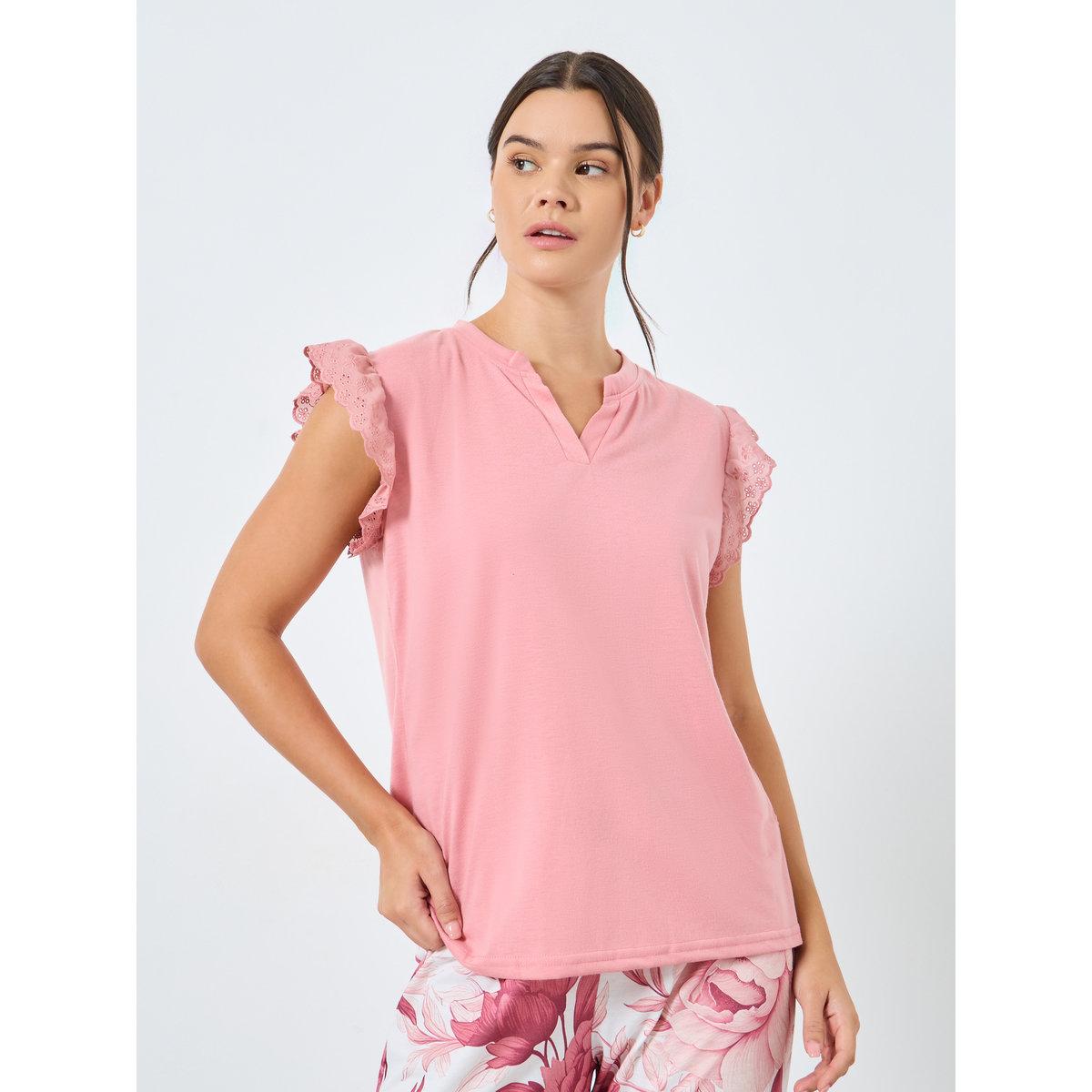 طقم من بنطال بيجاما وتيشيرت بتفاصيل دانتيل-women-clothing-nightwear-pyjamas-longsets-image-2