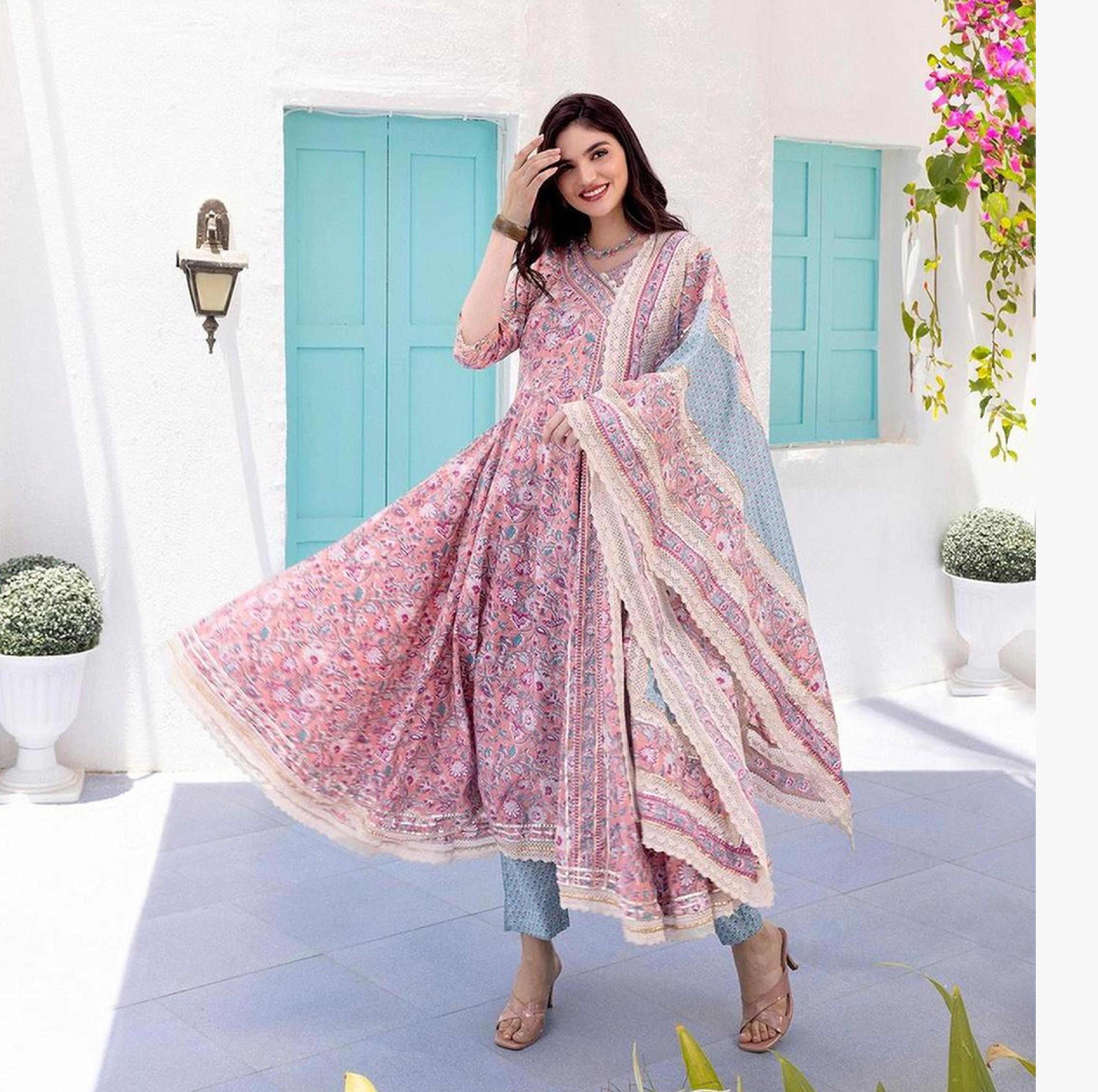 إيشين - طقم كورتا مطبوع برقبة على شكل حرف V مع بنطال ووشاح-women-clothing-ethnicwear-kurtasets-image-1