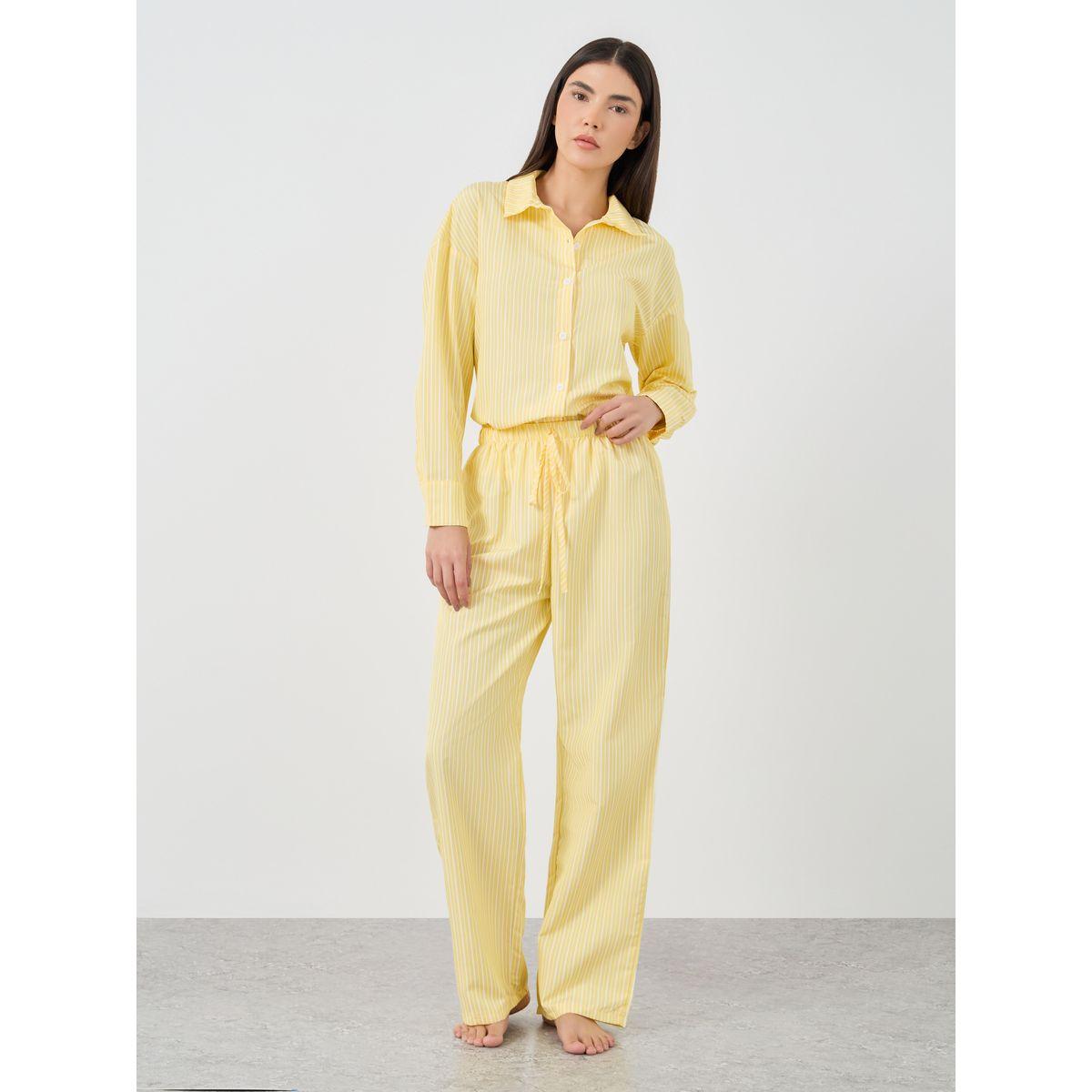 طقم منسق من بنطال بيجاما وبلوزة مخططة بتفاصيل أزرار-women-clothing-nightwear-pyjamas-longsets-image-2