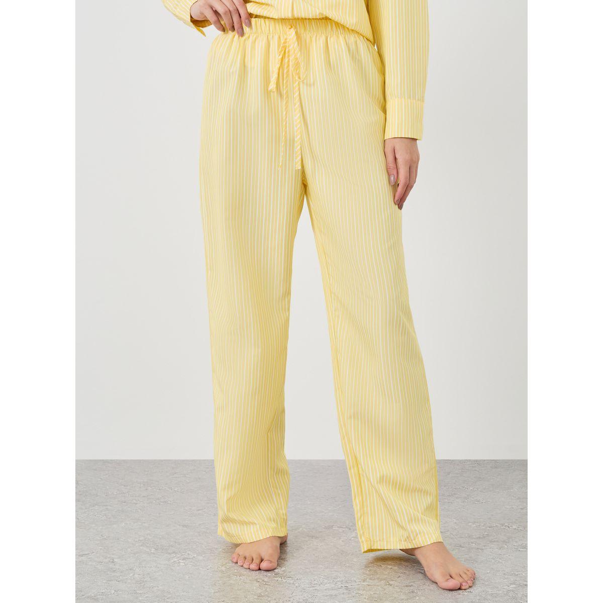 طقم منسق من بنطال بيجاما وبلوزة مخططة بتفاصيل أزرار-women-clothing-nightwear-pyjamas-longsets-image-6
