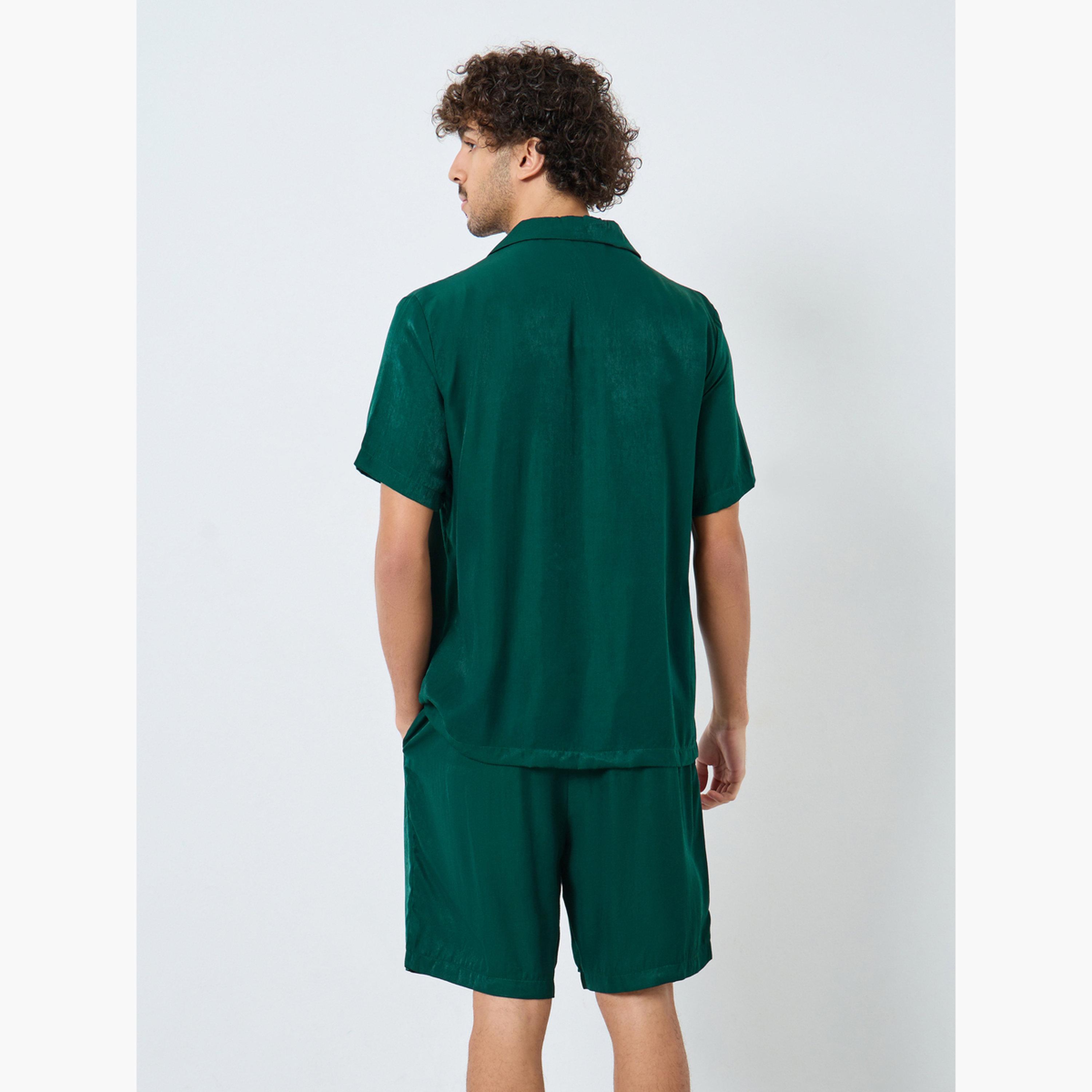 ستايلي - قميص وشورت بتفاصيل تطريز جيوب باللون الأخضر للرجال-men-clothing-nightwear-pyjamaandshorts-image-3
