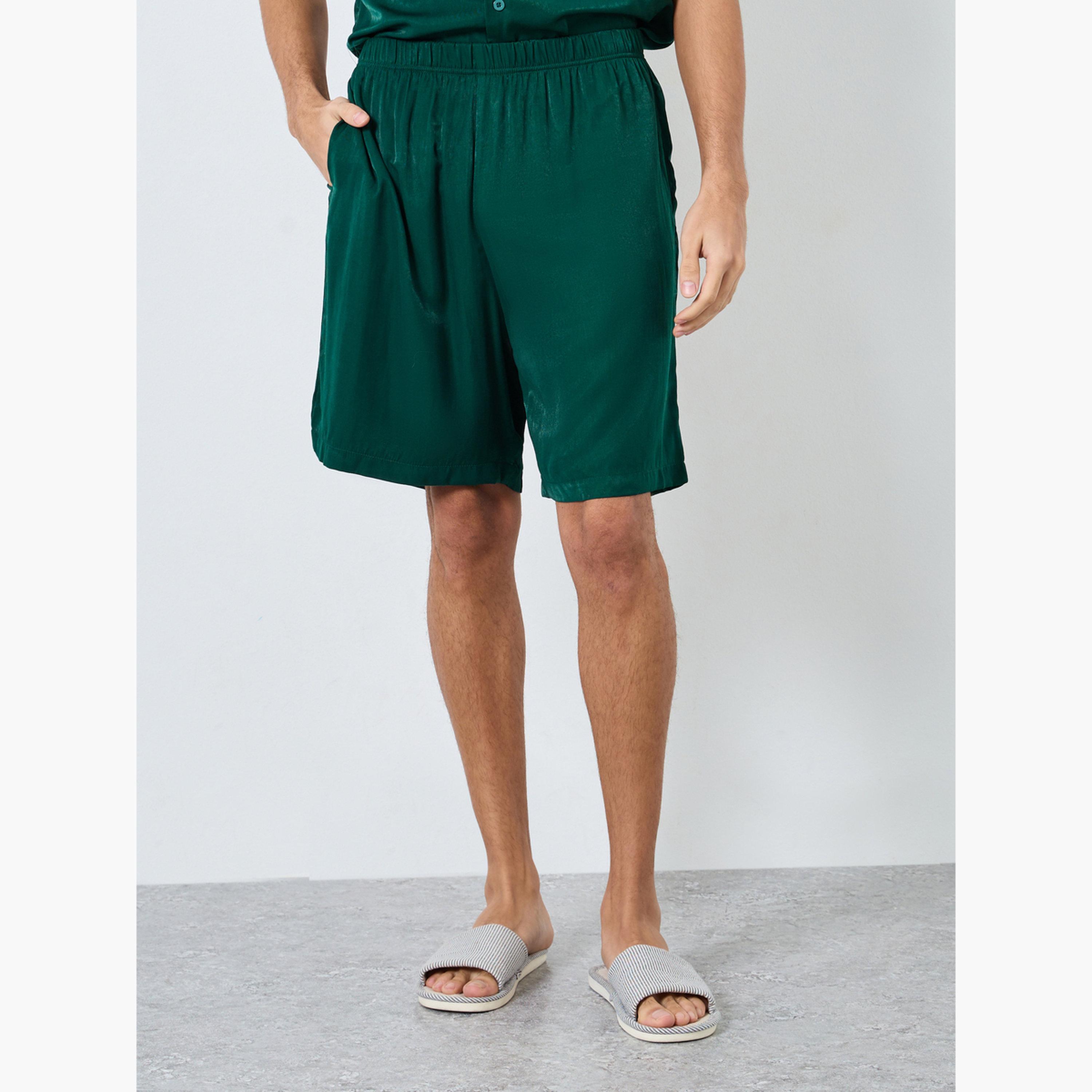 ستايلي - قميص وشورت بتفاصيل تطريز جيوب باللون الأخضر للرجال-men-clothing-nightwear-pyjamaandshorts-image-4