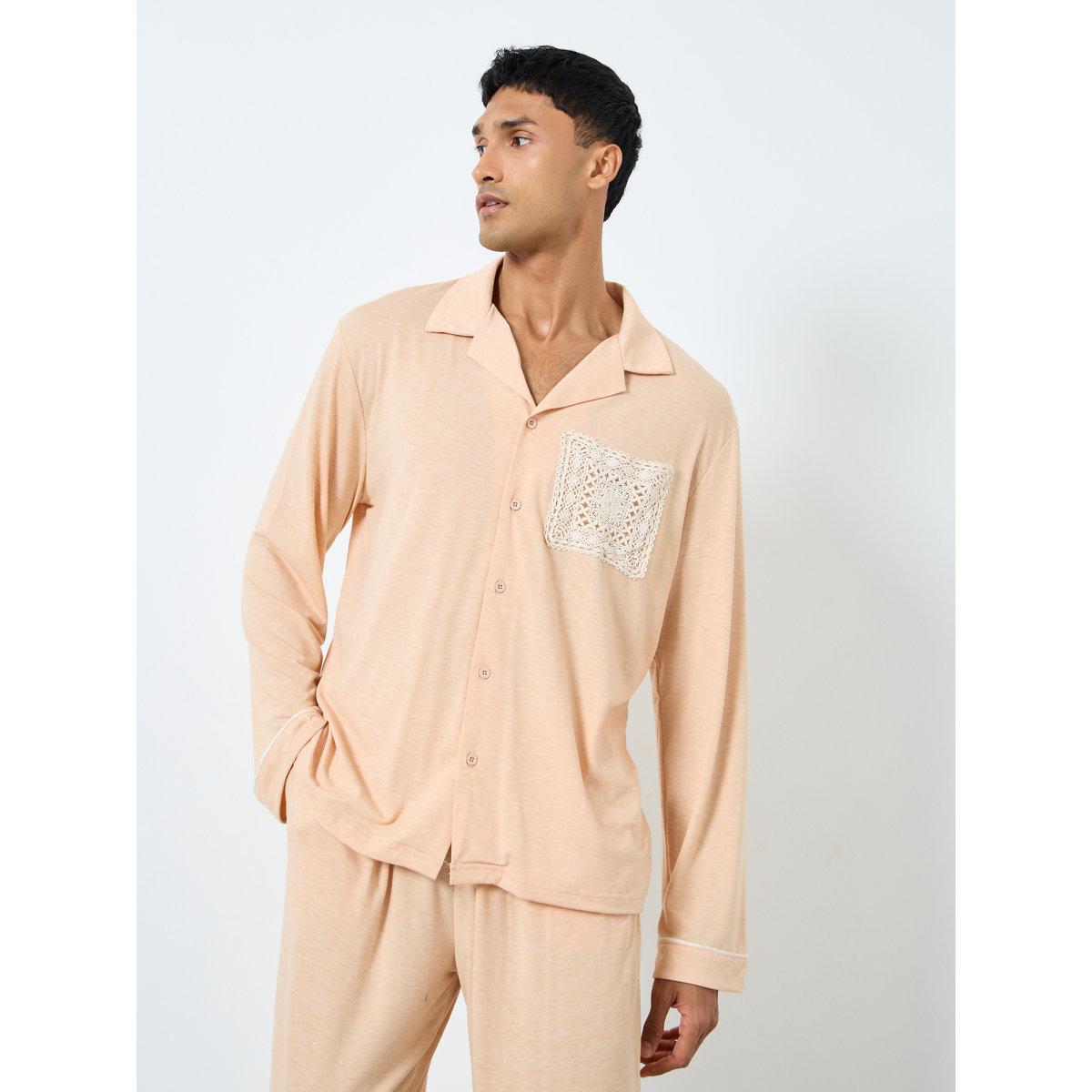 طقم من بنطال بيجاما وقميص بتفاصيل جيب-men-clothing-nightwear-sets-image-2