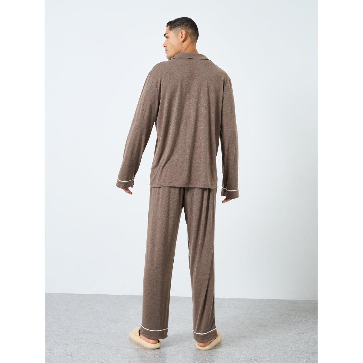 طقم من بنطال بيجاما وقميص بتفاصيل جيب-men-clothing-nightwear-sets-image-4