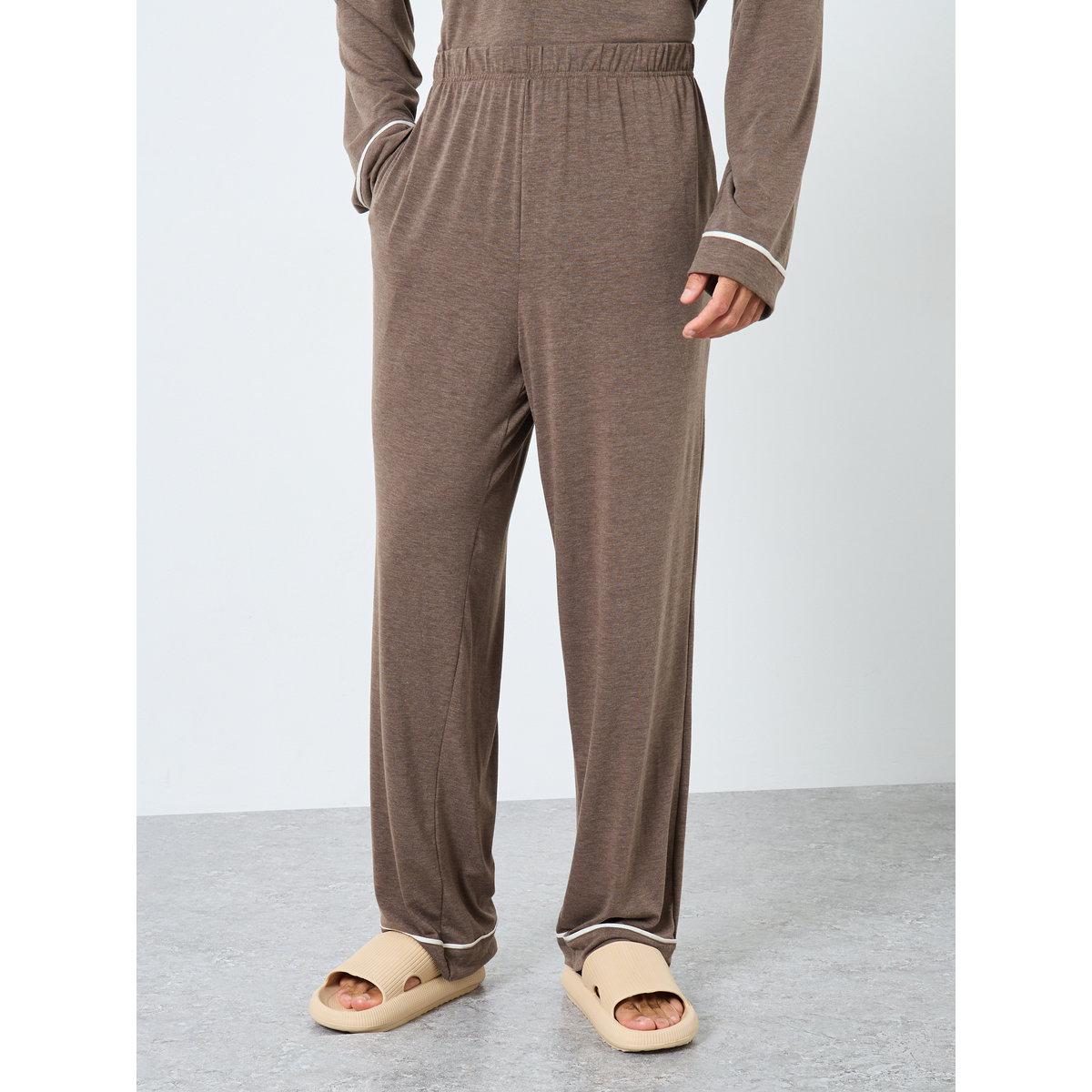 طقم من بنطال بيجاما وقميص بتفاصيل جيب-men-clothing-nightwear-sets-image-5