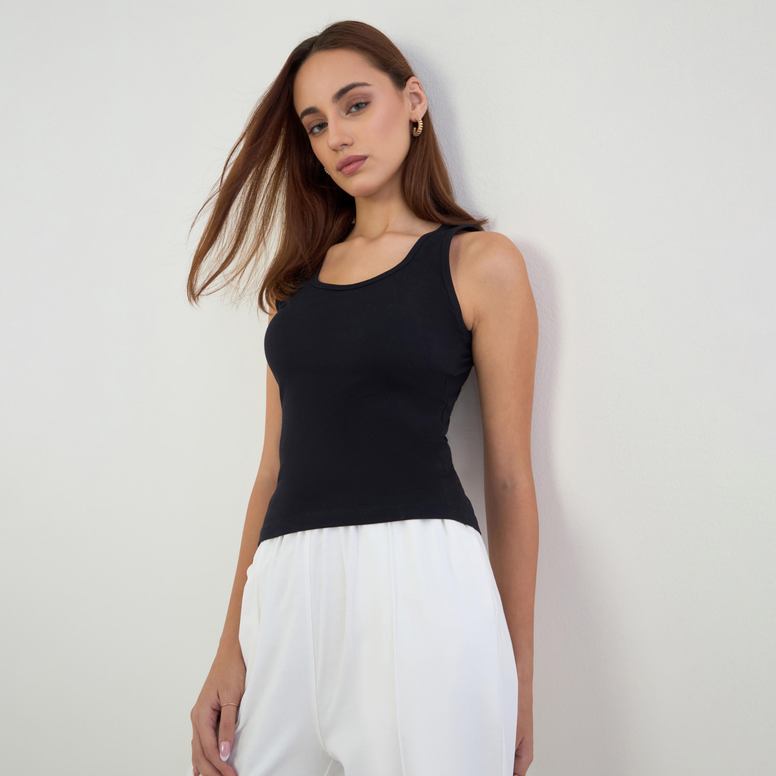 ستايلي - توب أسود مقاس ملائم-women-clothing-tshirts-image-1