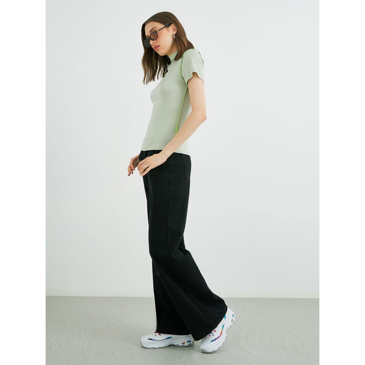 تيشيرت سادة بياقة عالية وتفاصيل خياطة-women-clothing-tshirts-image-2