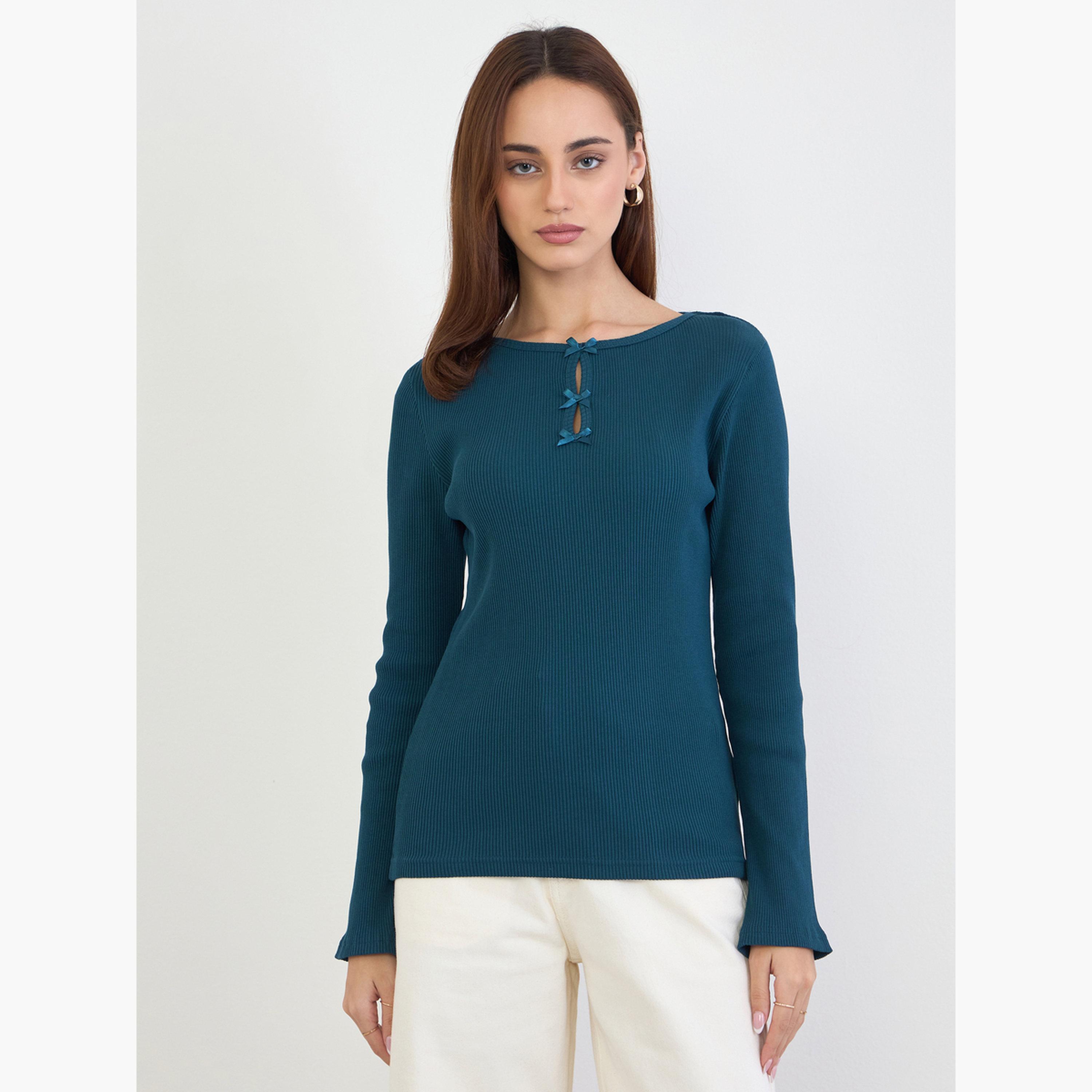ستايلي - بلوزة محبوكة بقصة ضيقة وتفاصيل فيونكة لون أزرق مخضر للنساء-women-clothing-tshirts-image-1