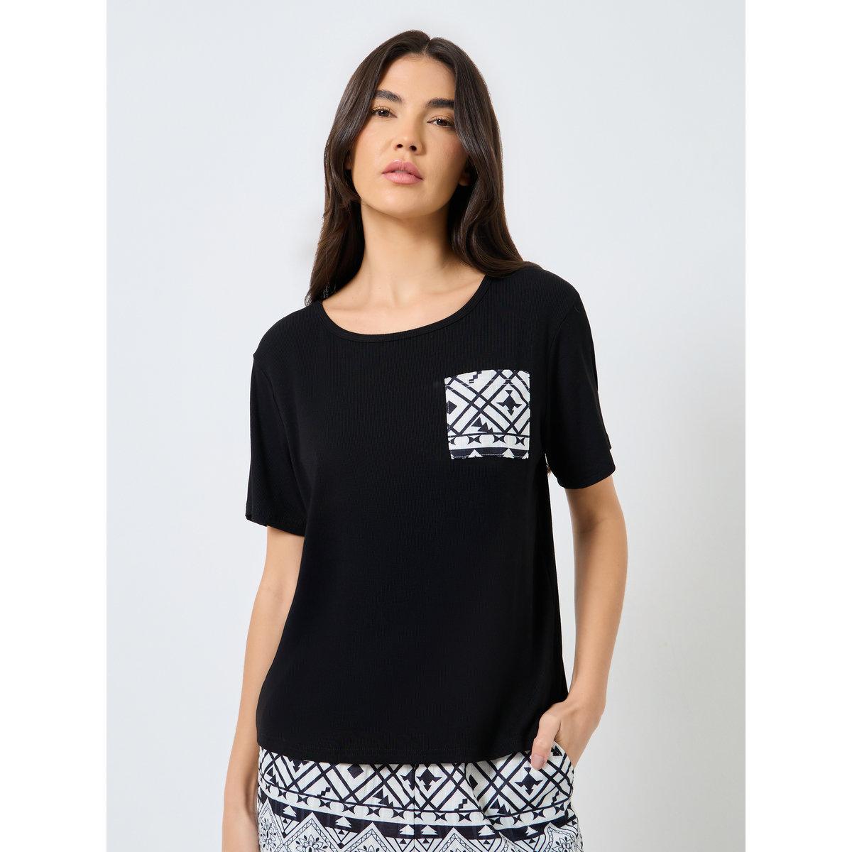 طقم من بنطال بيجاما وتيشيرت بطبعة جرافيك-women-clothing-nightwear-pyjamas-longsets-image-2