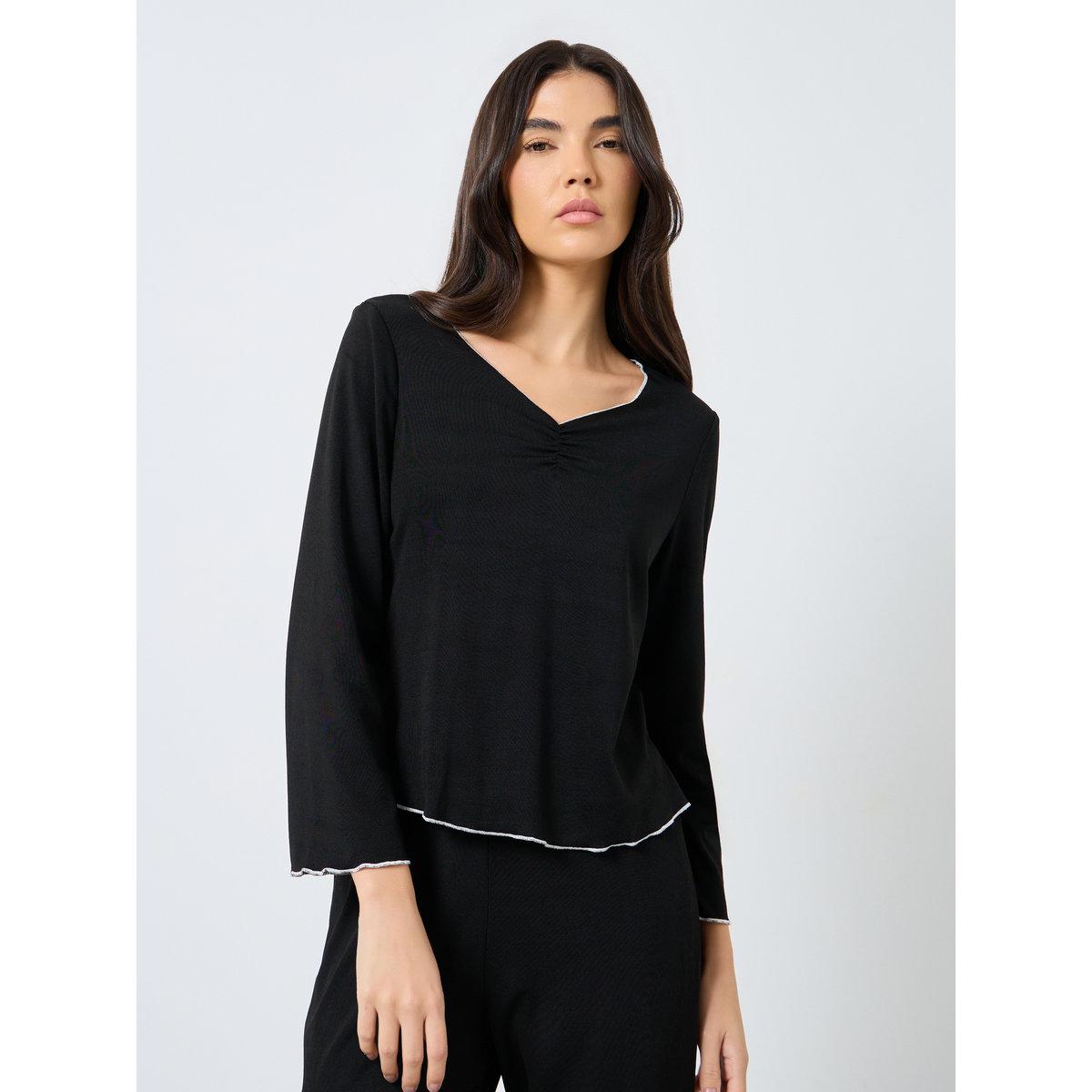 طقم من بنطال بيجاما وتيشيرت بتفاصيل مُتباينة-women-clothing-nightwear-pyjamas-longsets-image-2