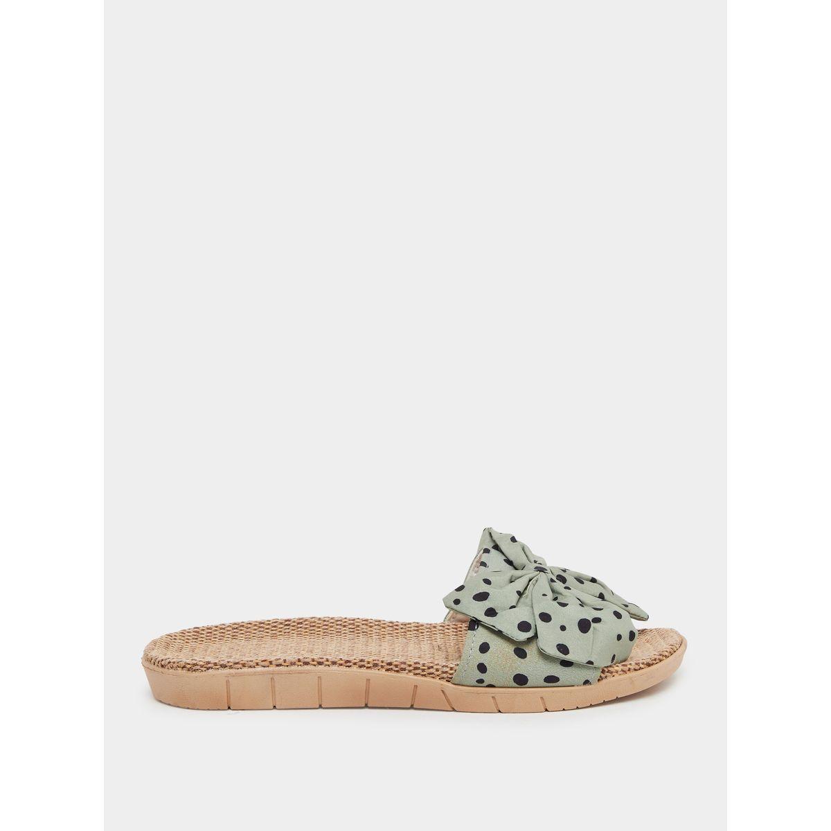 صندل فلات بطبعة نقاط بولكا مع تفاصيل فيونكة-women-shoes-flipflopsandslides-image-1