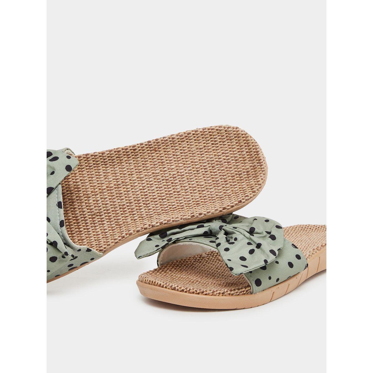 صندل فلات بطبعة نقاط بولكا مع تفاصيل فيونكة-women-shoes-flipflopsandslides-image-3