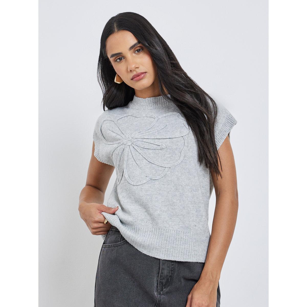 بلوزة محبوكة بتفاصيل زهرة مُتباينة-women-clothing-shirtsandblouses-blouses-image-2