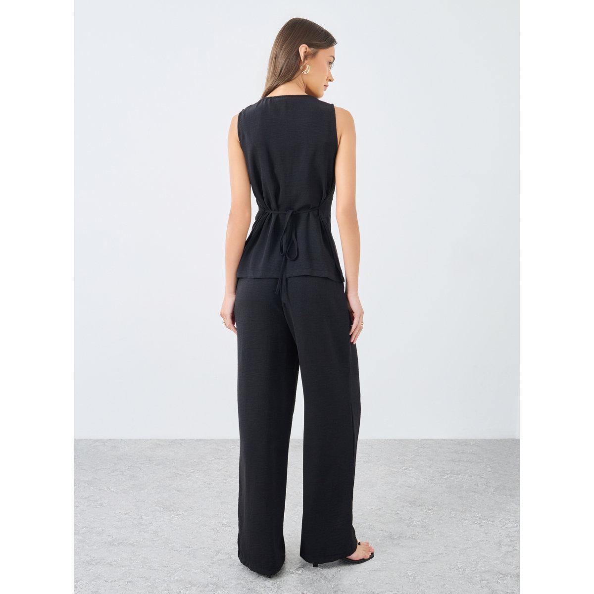 طقم منسق من بنطال وبلوزة بتفاصيل أزرار-women-clothing-coordsets-image-5