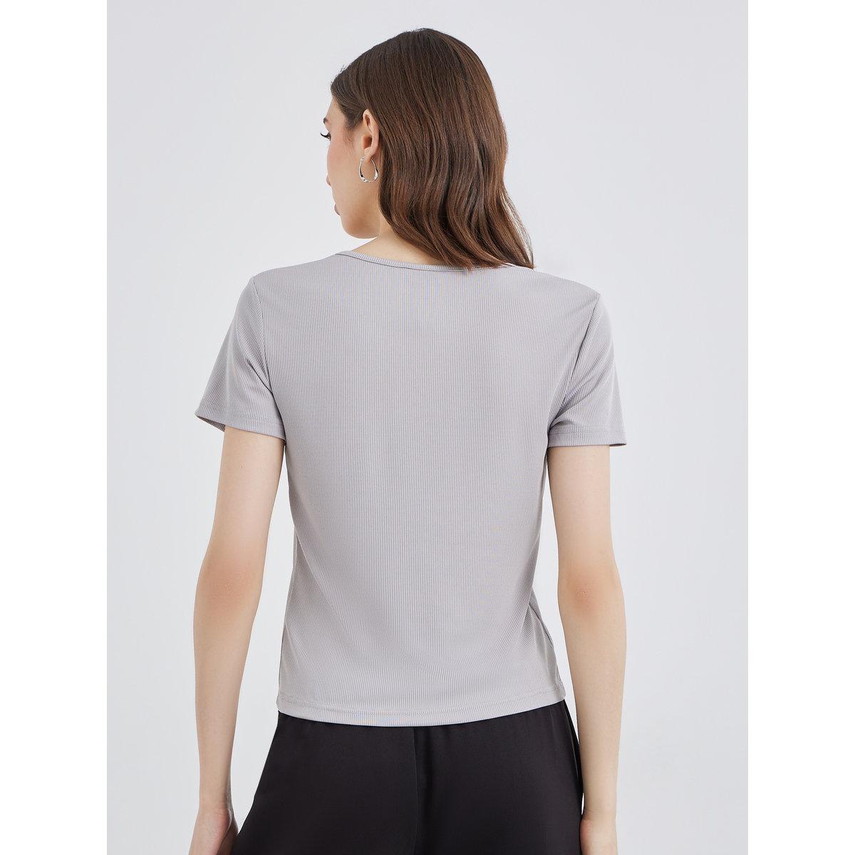 تيشيرت سادة بتفاصيل أزرار-women-clothing-tshirts-image-4