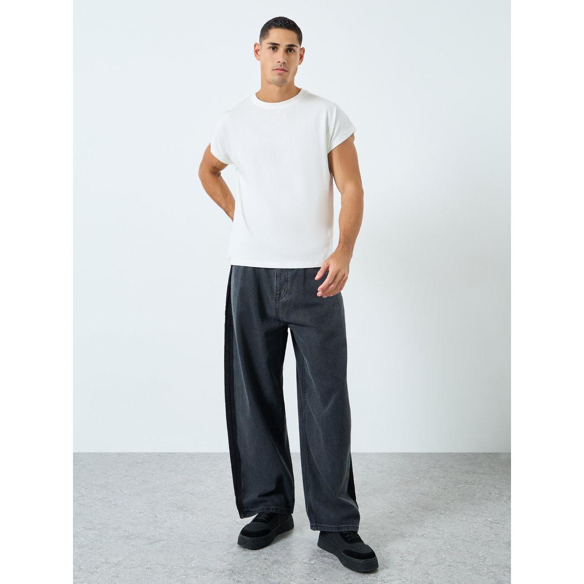 تيشيرت كت فضفاض بطبعة جرافيك-men-clothing-sportswearandactivewear-tshirtsandpolos-image-2