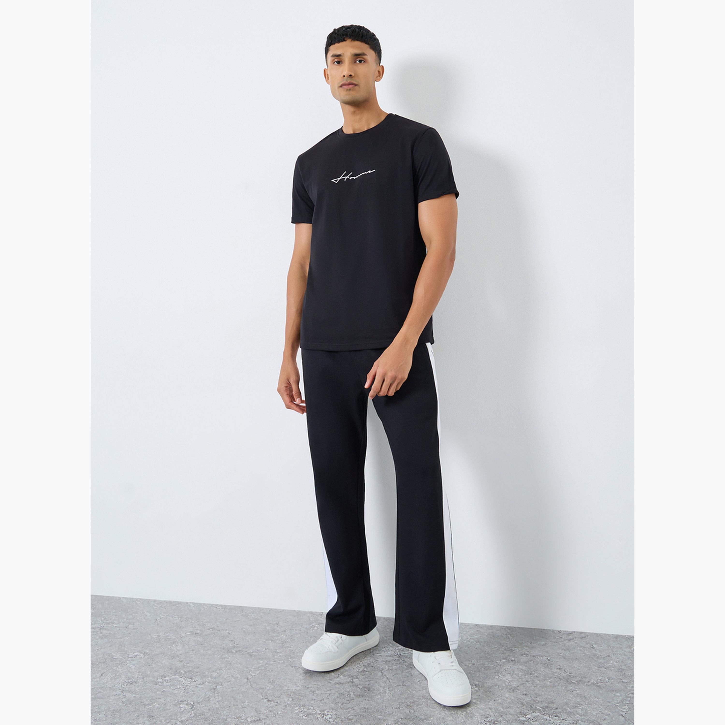 ستايلي - بنطال رياضي رجالي أسود حجم كبير طبعة شعار-men-clothing-bottoms-joggers-image-2