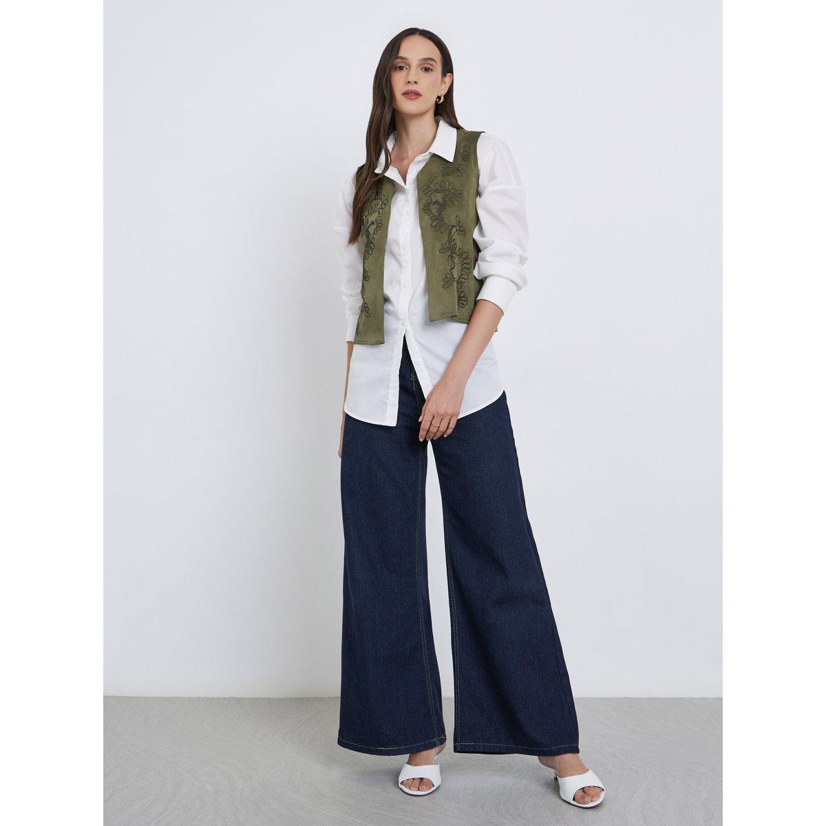 جيليه بتفاصيل مُطرزة وملمس مخملي-women-clothing-coatsandjackets-waistcoats-image-2