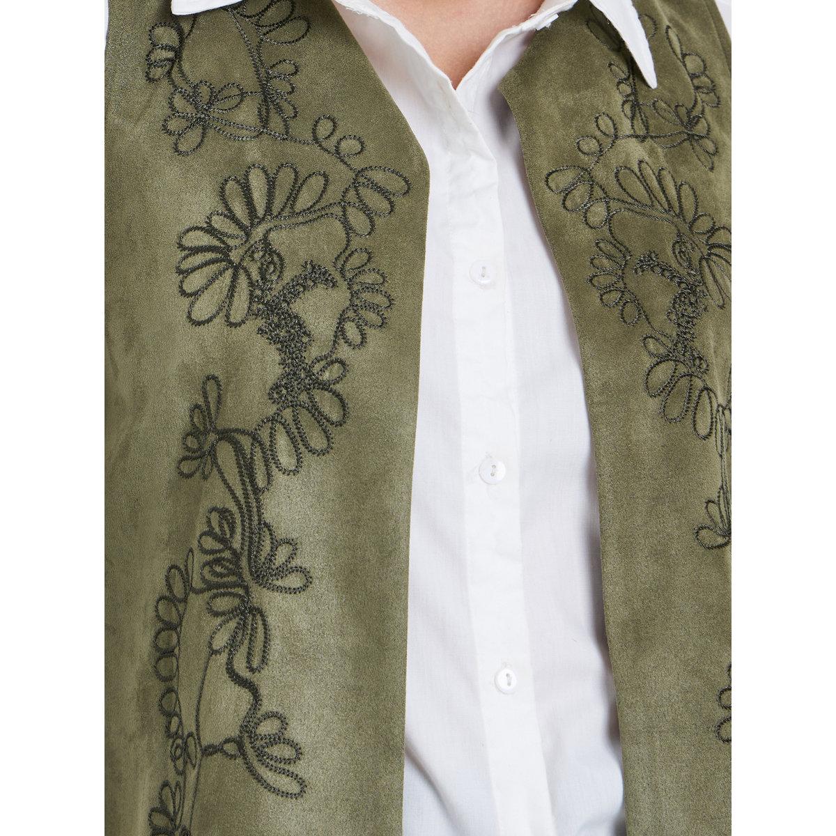 جيليه بتفاصيل مُطرزة وملمس مخملي-women-clothing-coatsandjackets-waistcoats-image-3