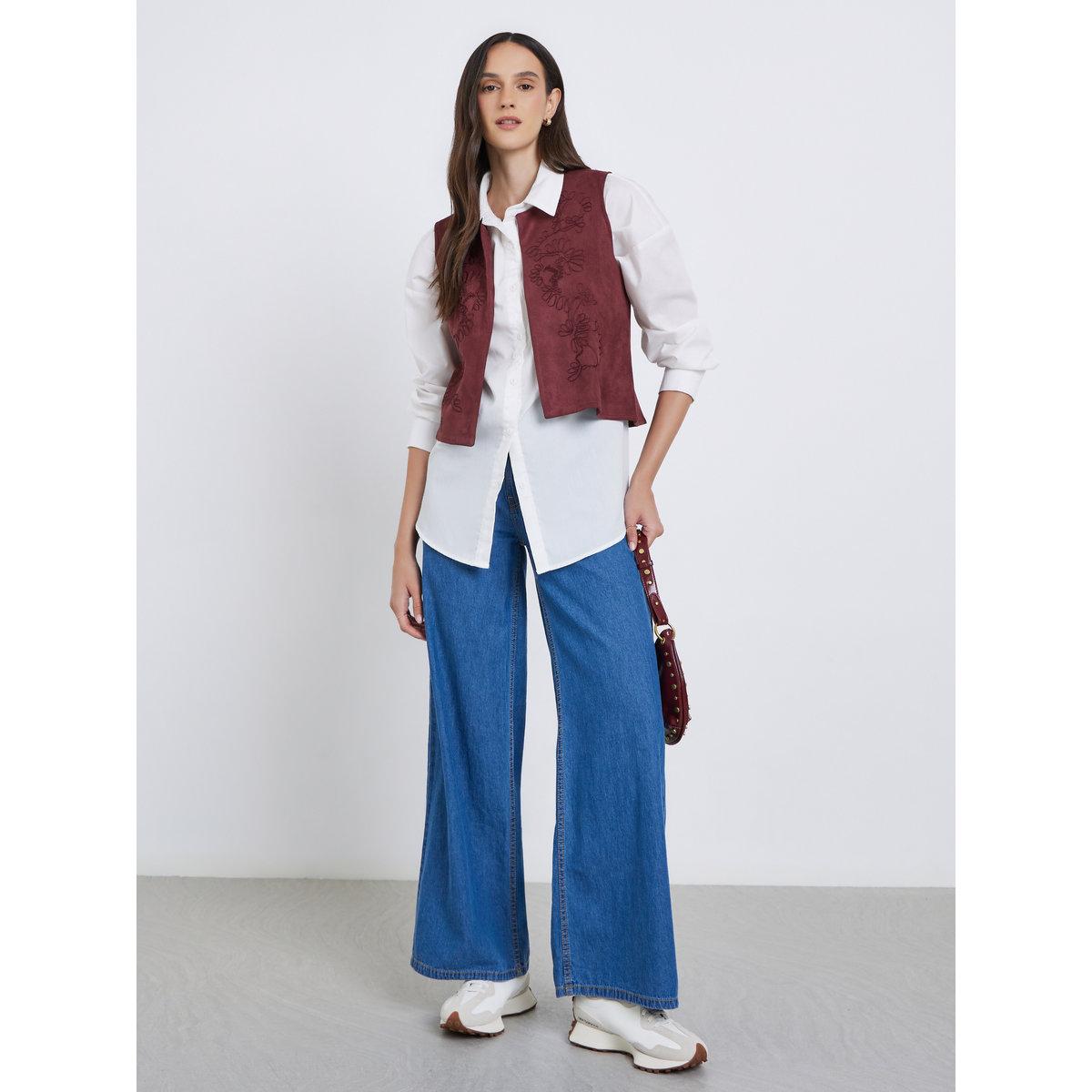 جيليه بتفاصيل مُطرزة وملمس مخملي-women-clothing-coatsandjackets-waistcoats-image-2