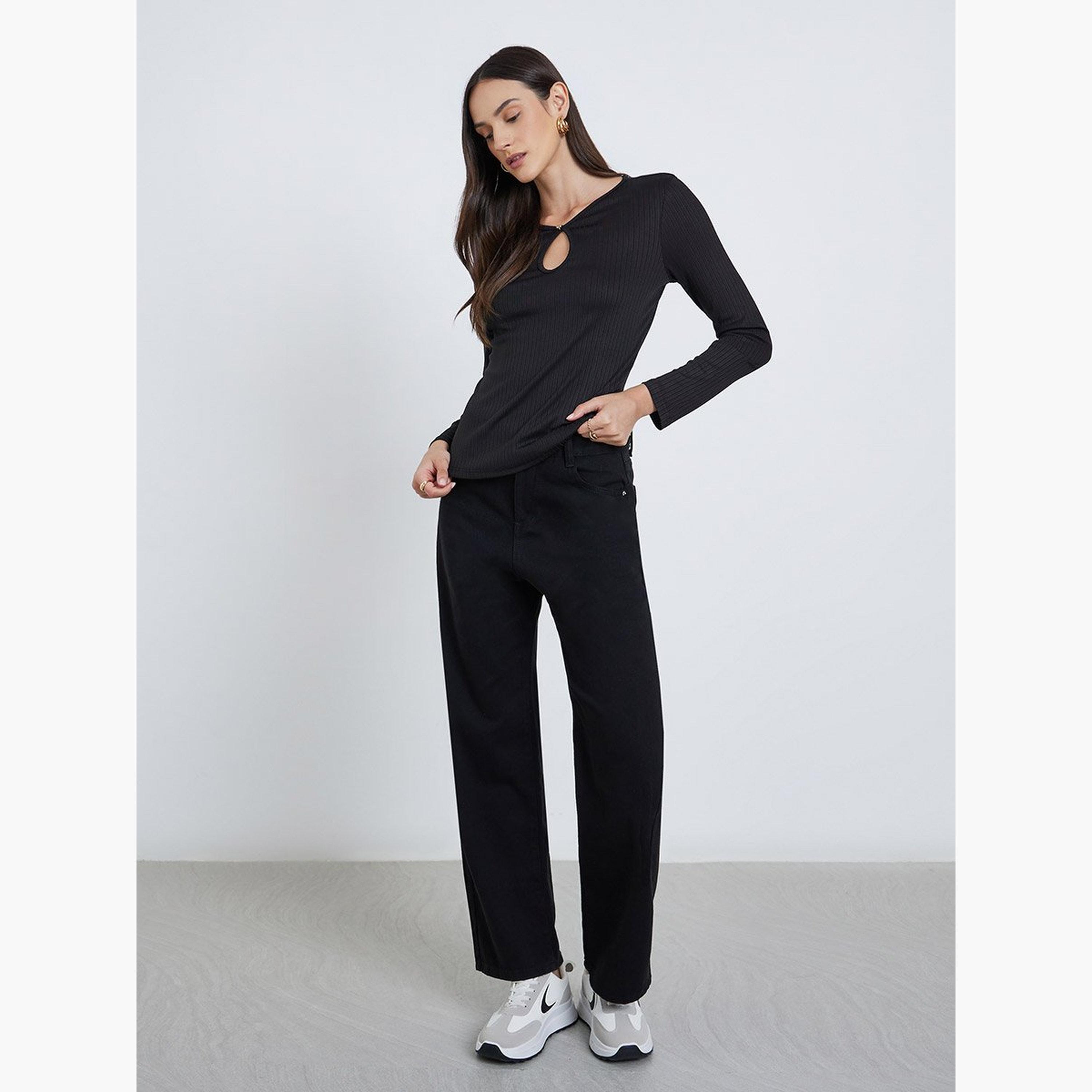 ستايلي - بلوزة محبوكة مضلعة لون أسود مع تفاصيل ثقب المفتاح-women-clothing-tshirts-image-2