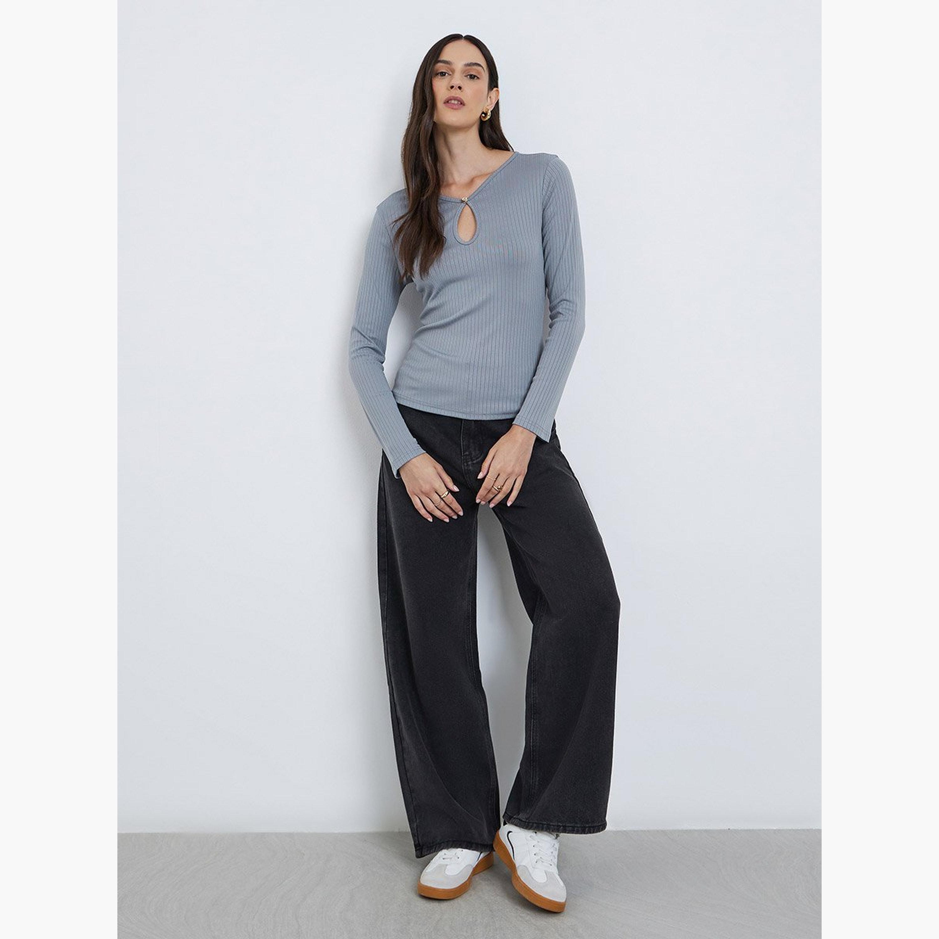 ستايلي - بلوزة رمادية محبوكة مضلعة مع تفاصيل ثقب المفتاح-women-clothing-tshirts-image-1