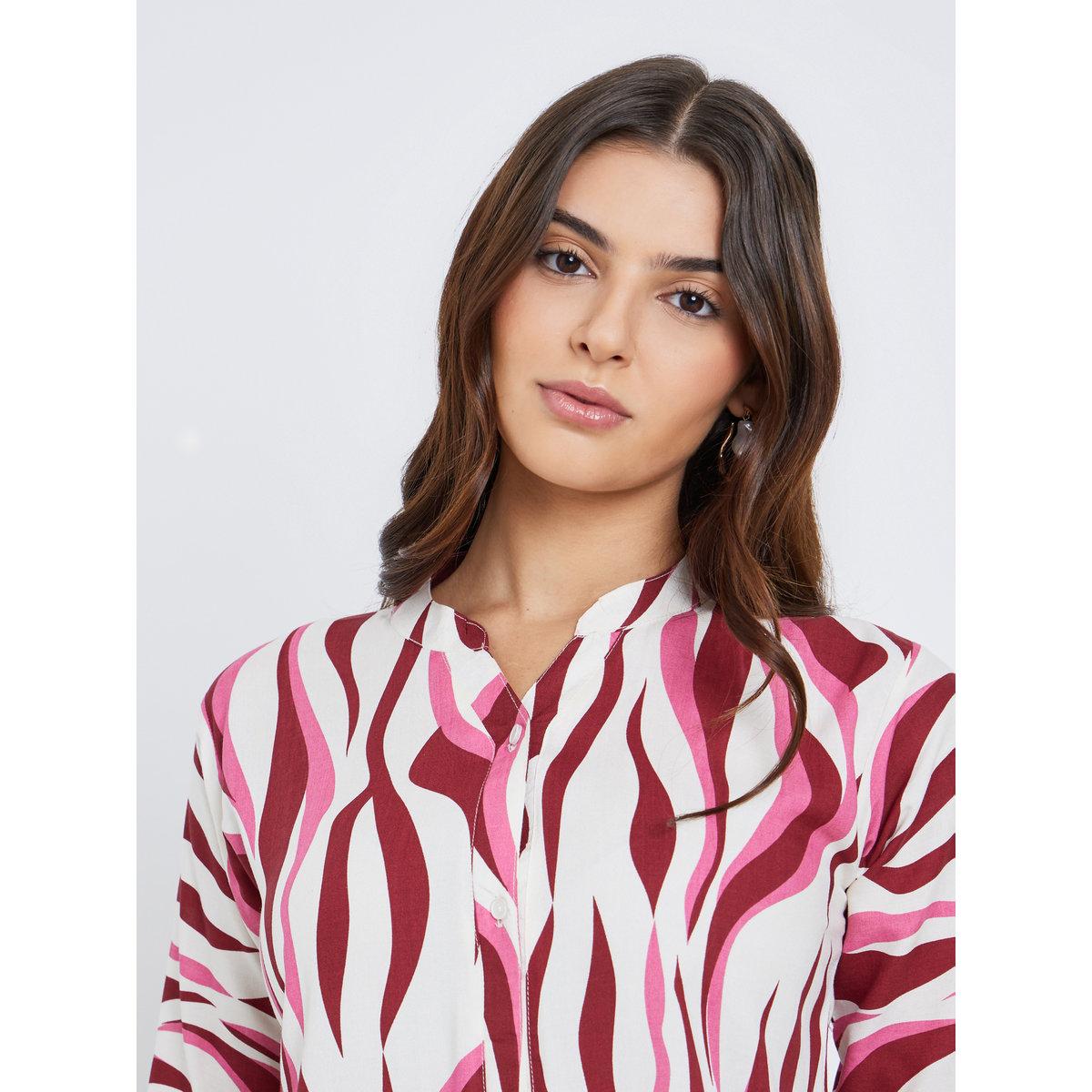 طقم منسق من بنطال وبلوزة مُطبعة-women-clothing-coordsets-image-3
