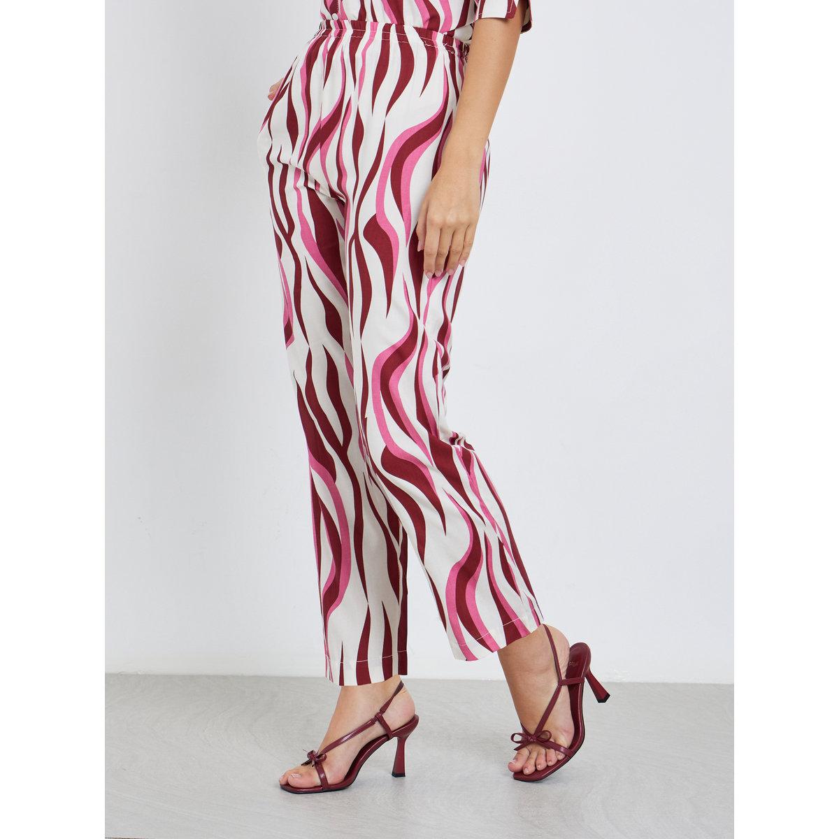 طقم منسق من بنطال وبلوزة مُطبعة-women-clothing-coordsets-image-4