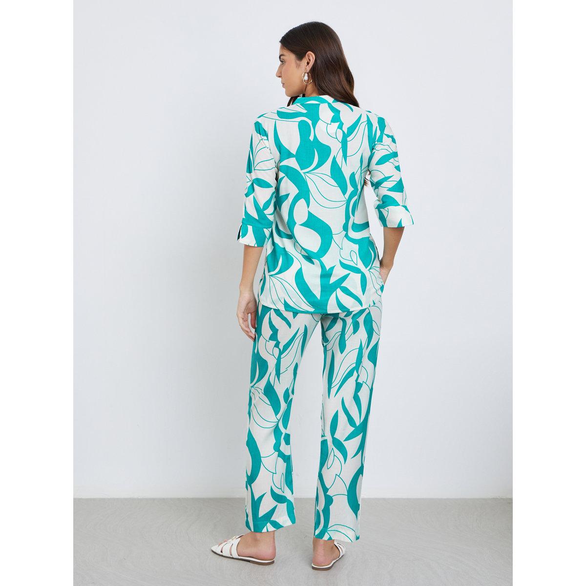 طقم منسق من بنطال وبلوزة مُطبعة-women-clothing-coordsets-image-5
