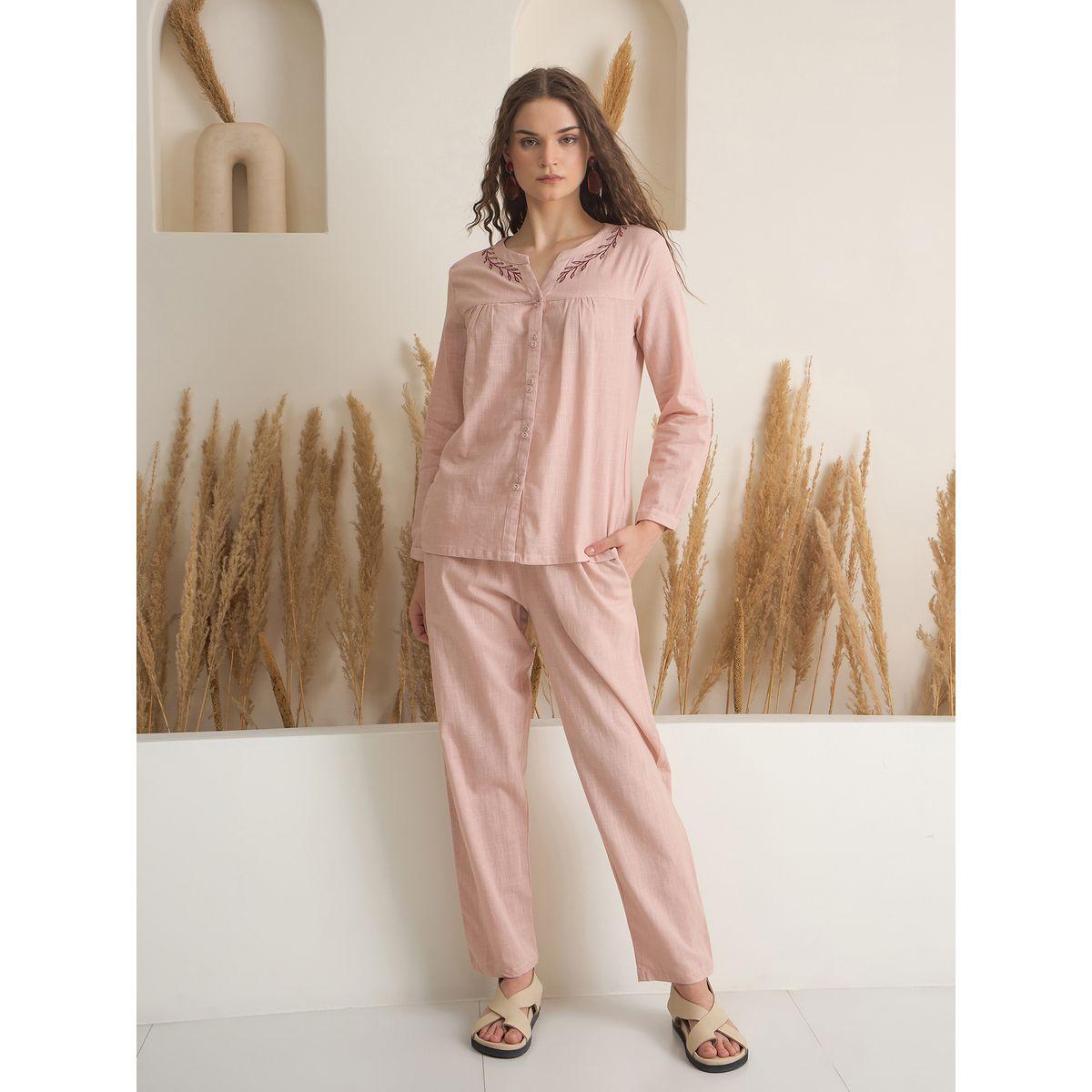 طقم من بنطال بيجاما وبلوزة بتفاصيل مُطرزة-women-clothing-nightwear-pyjamas-longsets-image-1