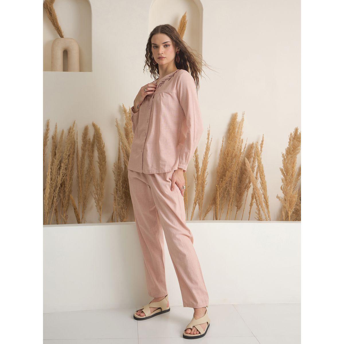 طقم من بنطال بيجاما وبلوزة بتفاصيل مُطرزة-women-clothing-nightwear-pyjamas-longsets-image-4