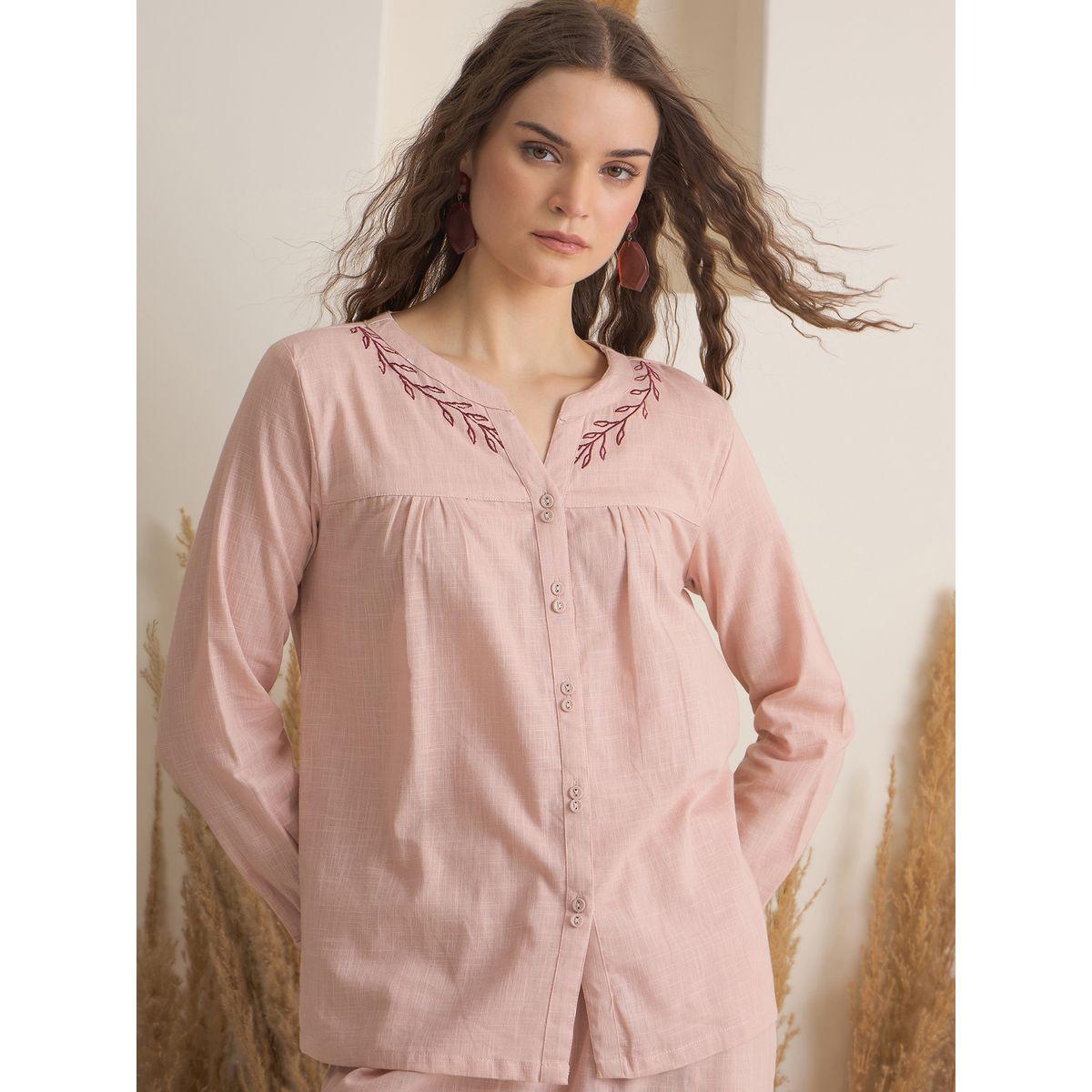 طقم من بنطال بيجاما وبلوزة بتفاصيل مُطرزة-women-clothing-nightwear-pyjamas-longsets-image-5