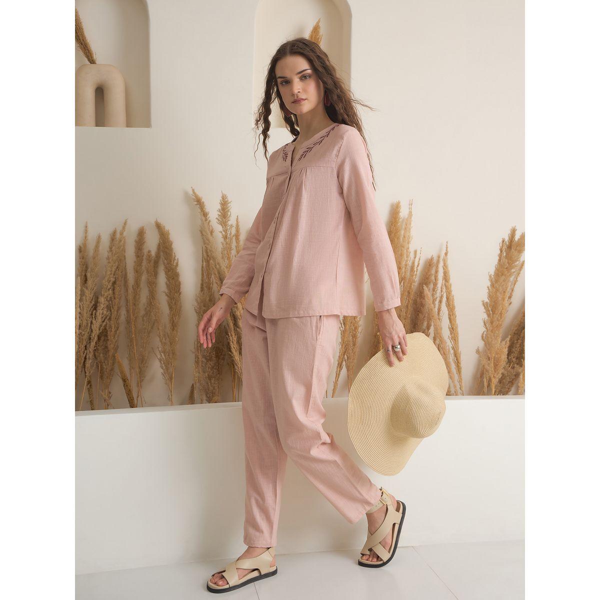 طقم من بنطال بيجاما وبلوزة بتفاصيل مُطرزة-women-clothing-nightwear-pyjamas-longsets-image-6