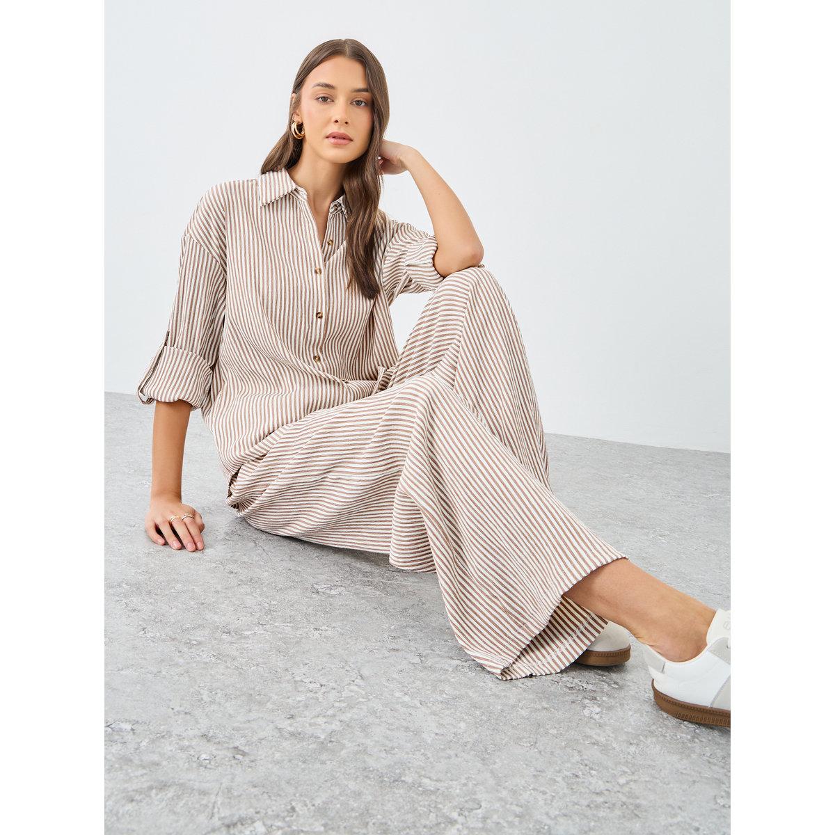 طقم منسق من بنطال وبلوزة مخططة-women-clothing-coordsets-image-1