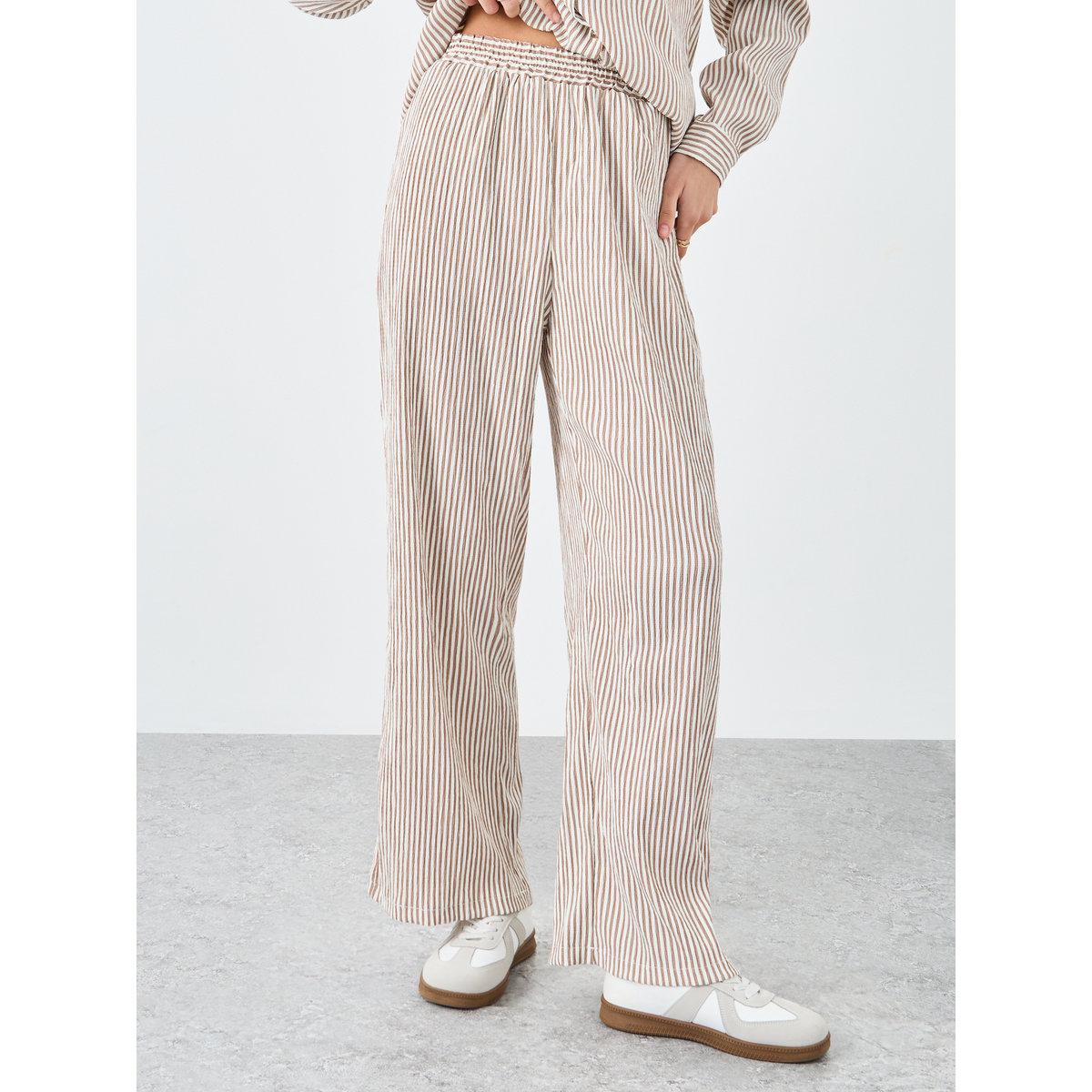 طقم منسق من بنطال وبلوزة مخططة-women-clothing-coordsets-image-4