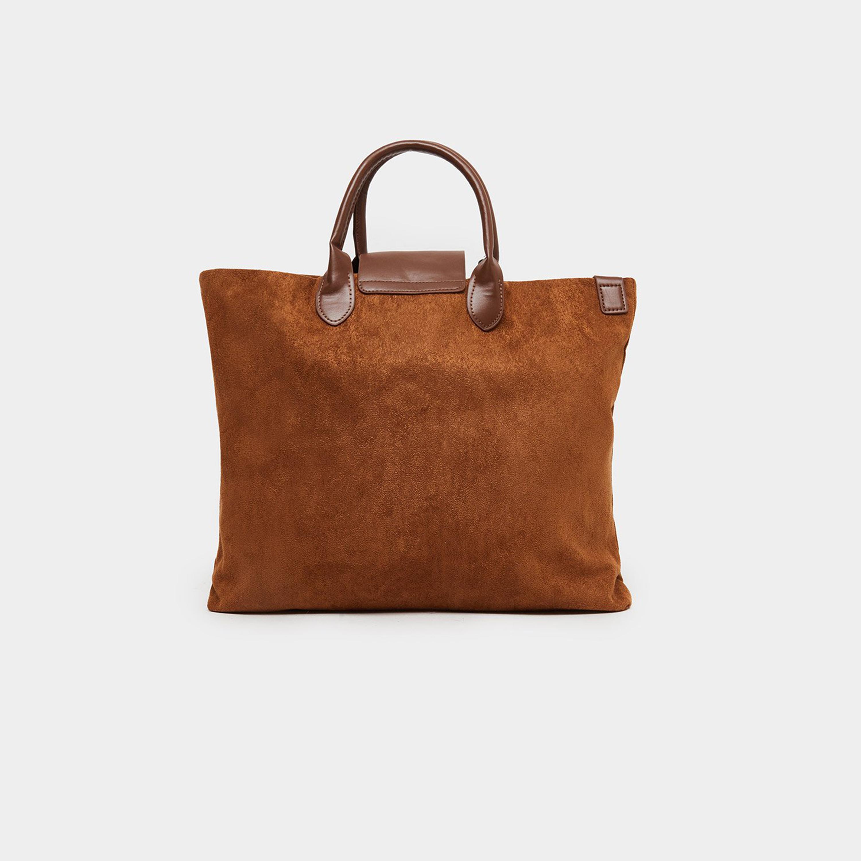 ستايلي - شنطة توت من جلد سويد مدبوغ كاكي مع سحر-women-bagsandwallets-handbags-image-2