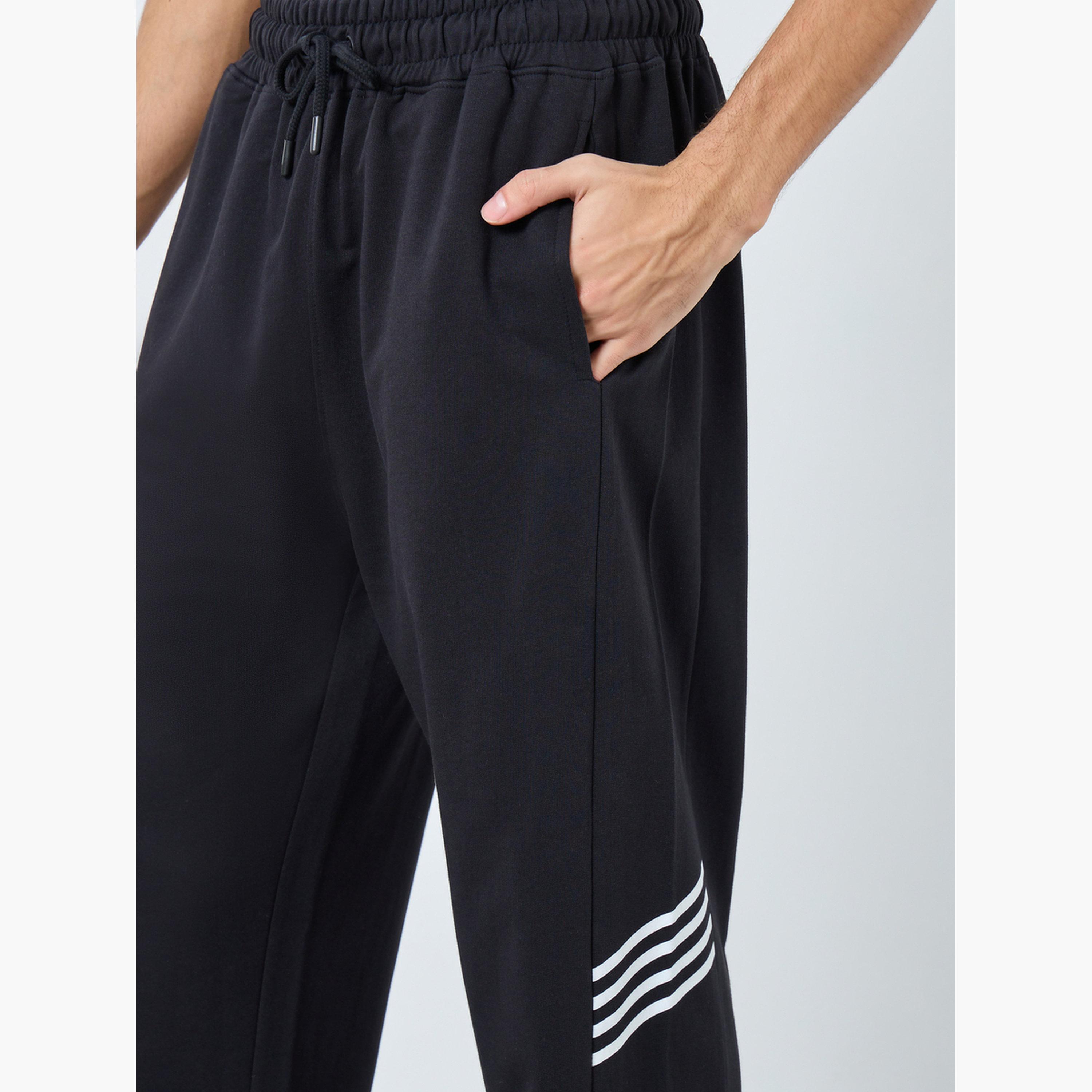 جوغر مخطط بقصة واسعة-men-clothing-bottoms-joggers-image-3