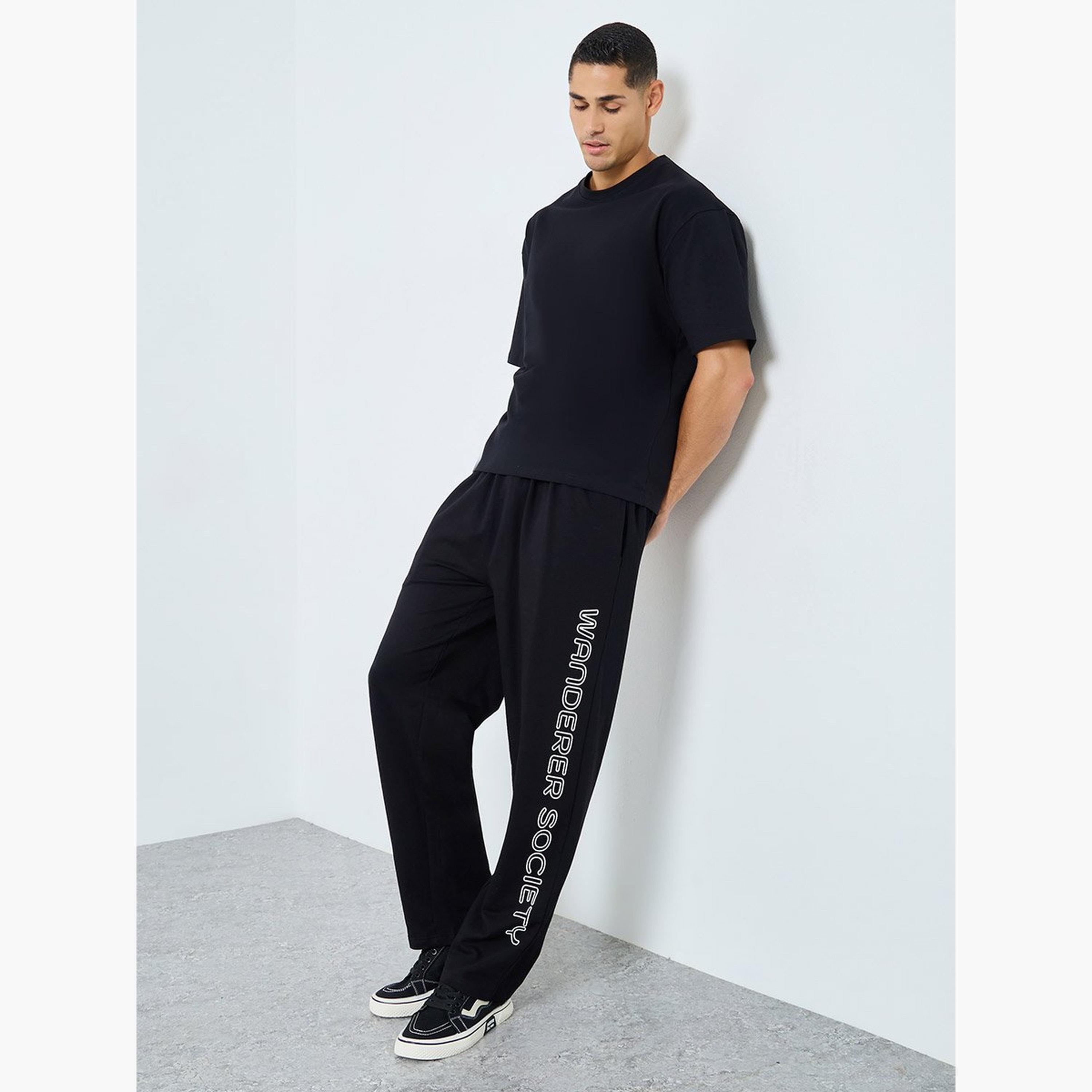 ستايلي - بنطال رياضي للرجال قصّة مريحة بطباعة شعارات-men-clothing-sportswearandactivewear-bottoms-joggers-image-2
