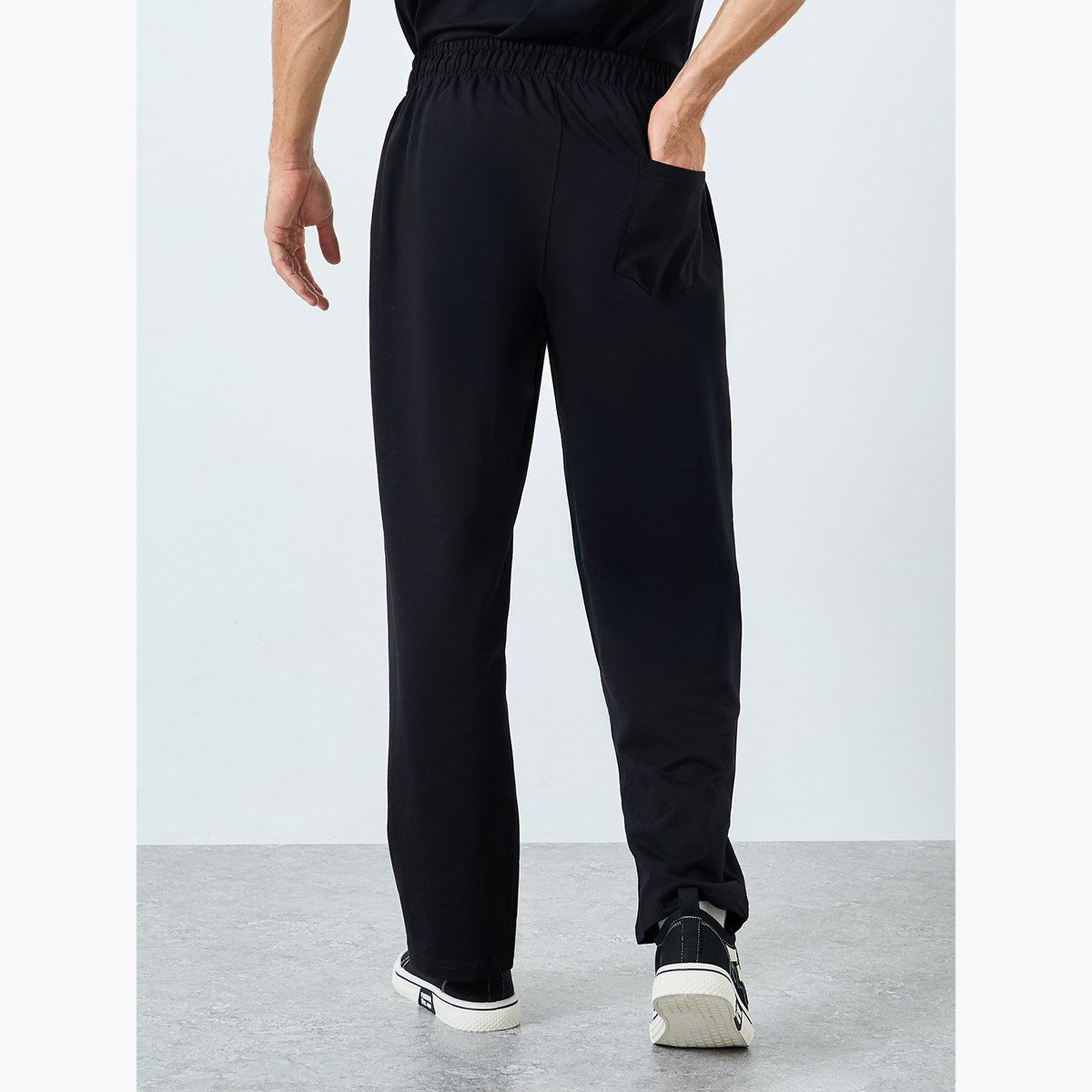 ستايلي - بنطال رياضي للرجال قصّة مريحة بطباعة شعارات-men-clothing-sportswearandactivewear-bottoms-joggers-image-4