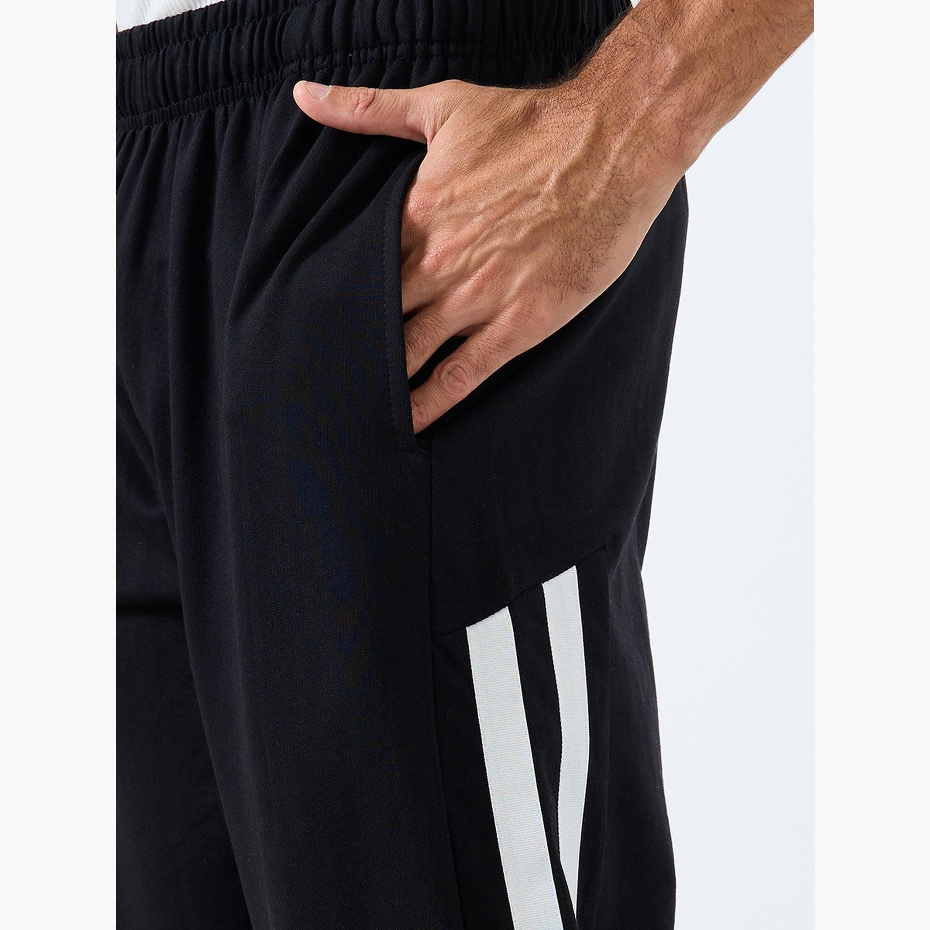 ستايلي - بنطال رياضي تيري قصّة مريحة بلوحة جانبية متباينة-men-clothing-sportswearandactivewear-bottoms-joggers-image-3