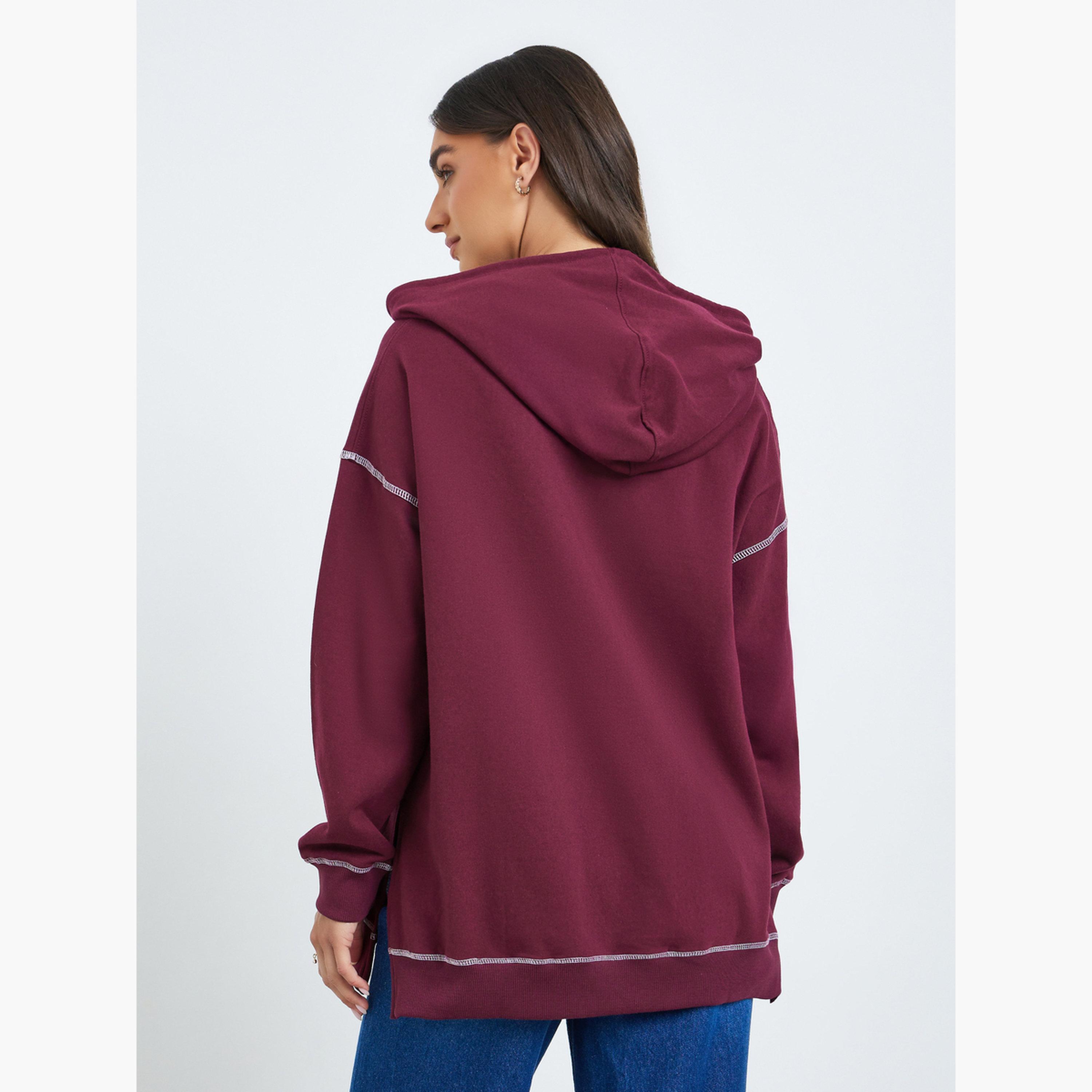 هودي طويل مع تفاصيل مدروزة ومزين بشارة-women-clothing-hoodiesandsweatshirts-hoodies-image-3