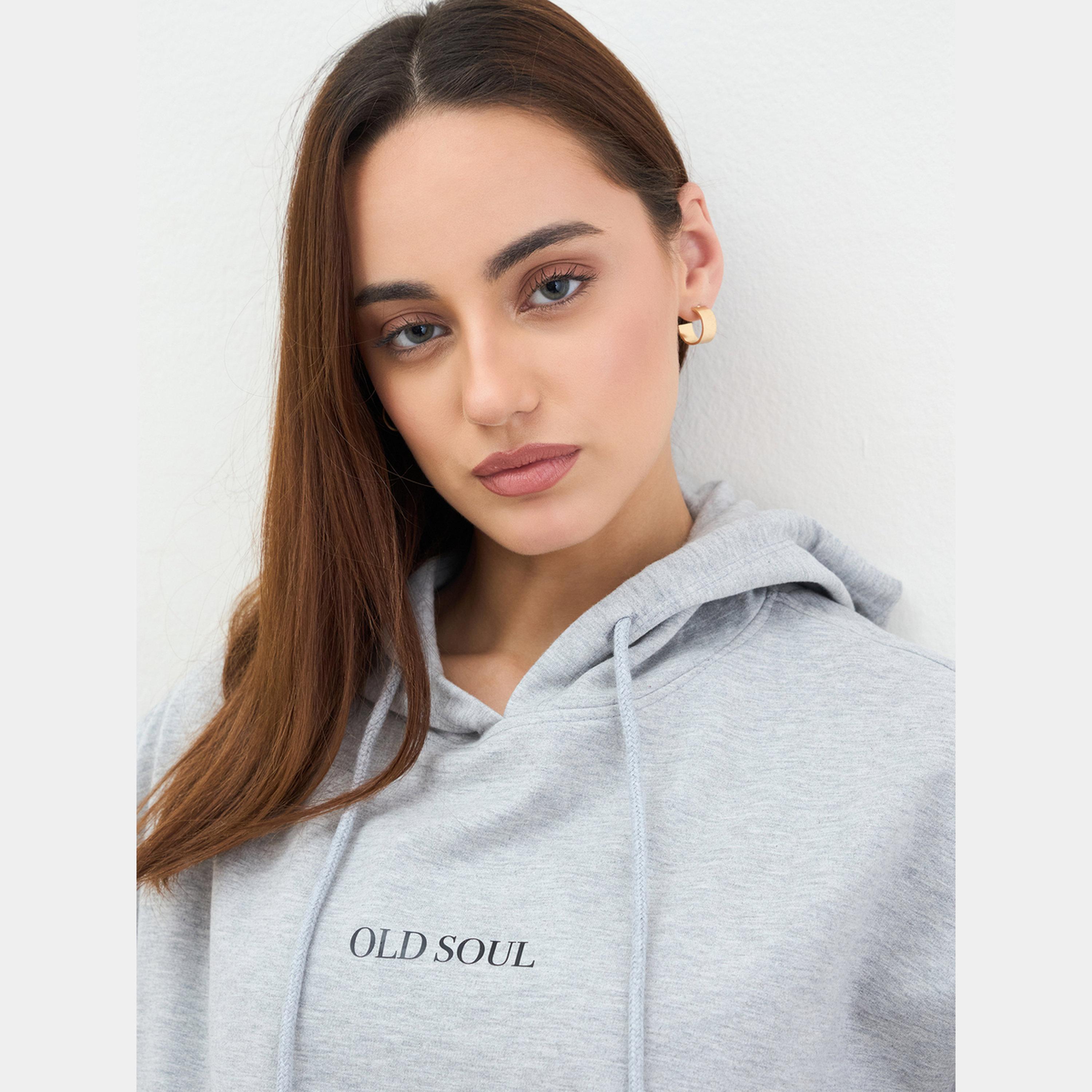 ستايلي - هودي نسائي طويل الأكمام بغطاء للرأس وياقة برسومات غرافيكية-women-winterwear-hoodiesandsweatshirts-hoodies-image-3