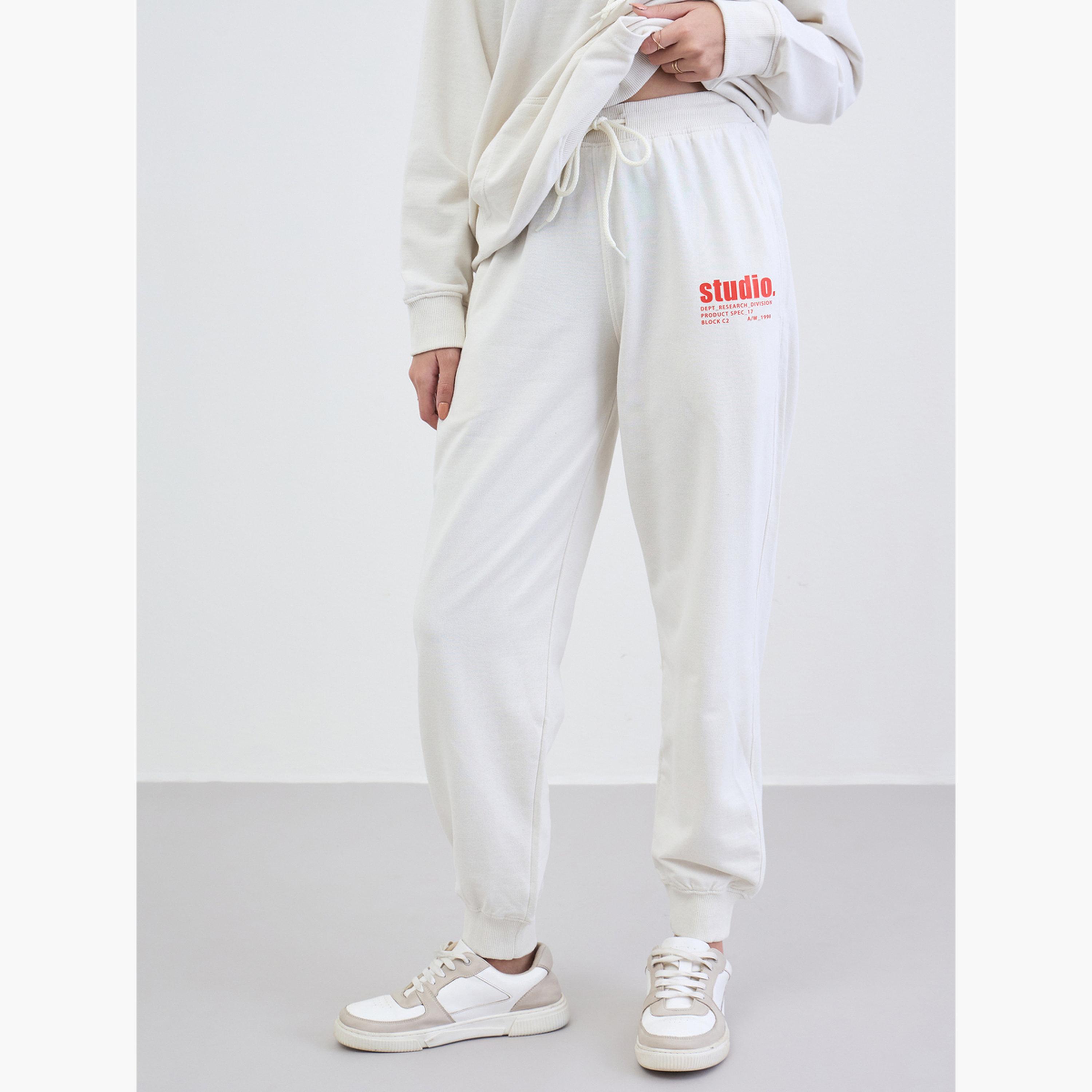 ستايلي - هودي طويل لون أبيض العاجي مع بنطال رياضي-women-clothing-coordsets-image-6